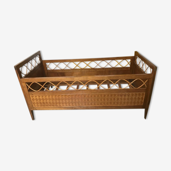 Lit vintage bébé avec sommier, matelas et housse