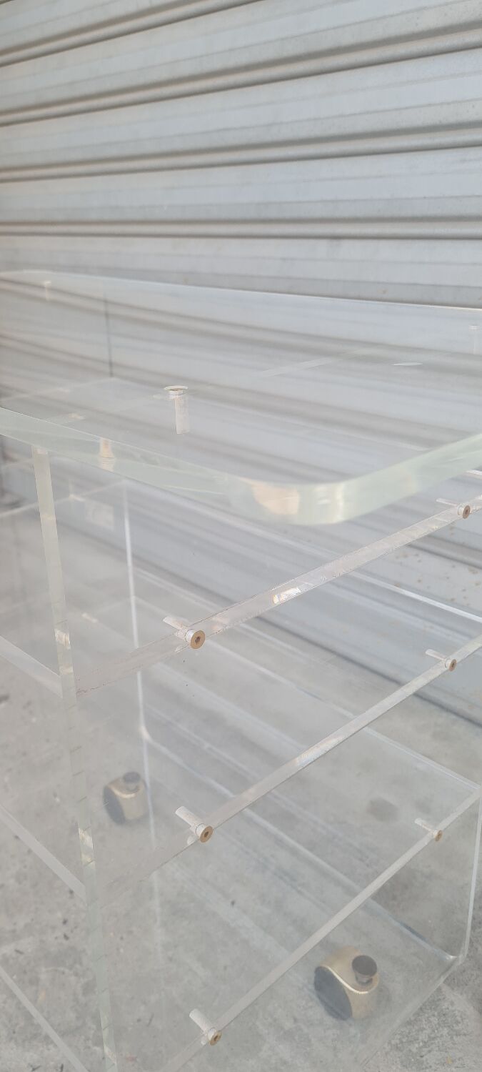 Les Invisibles du Marais: Desserte hifi plexiglas