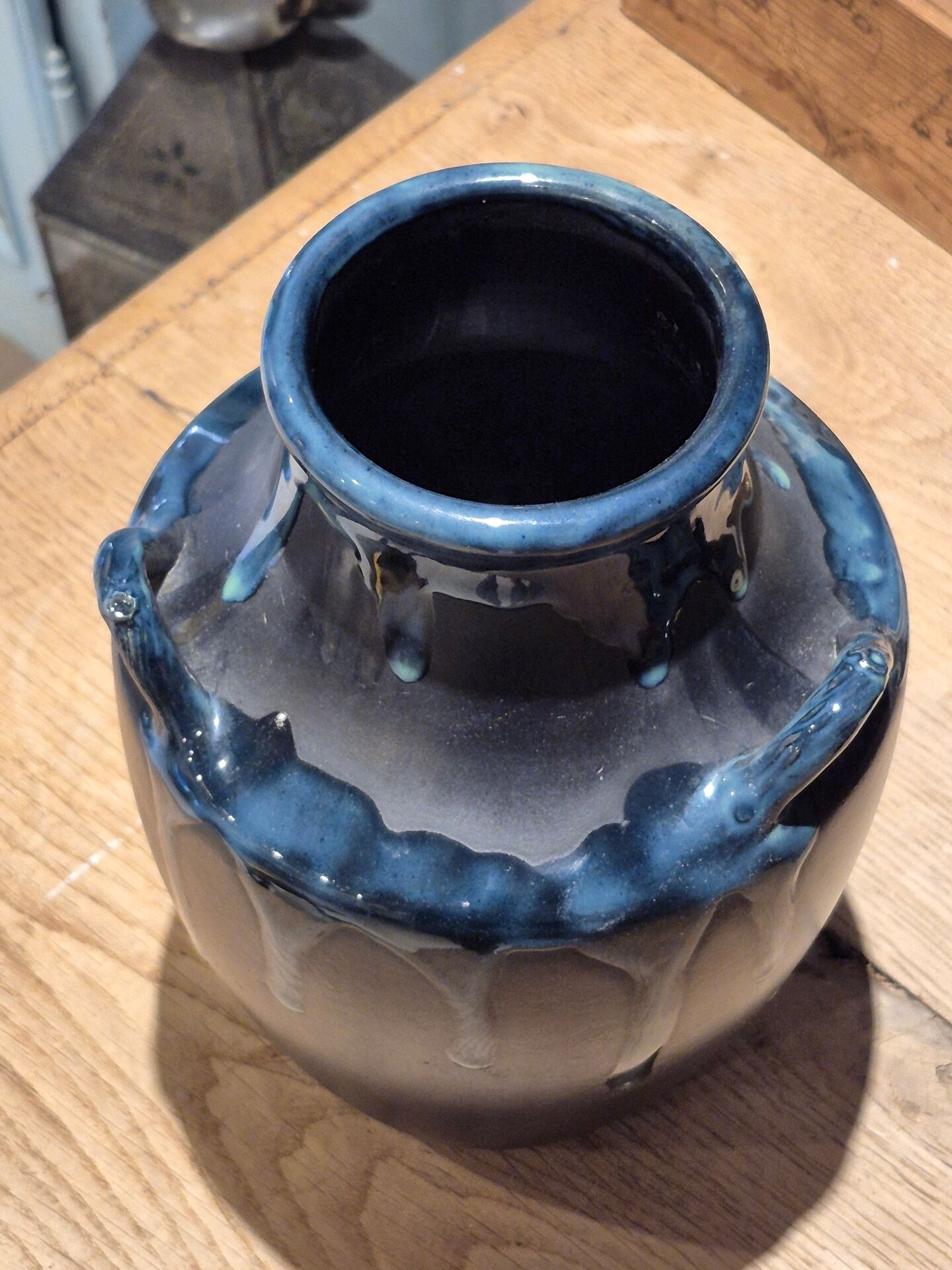 Blue glazed stoneware vase with drips – signed – 25 cm