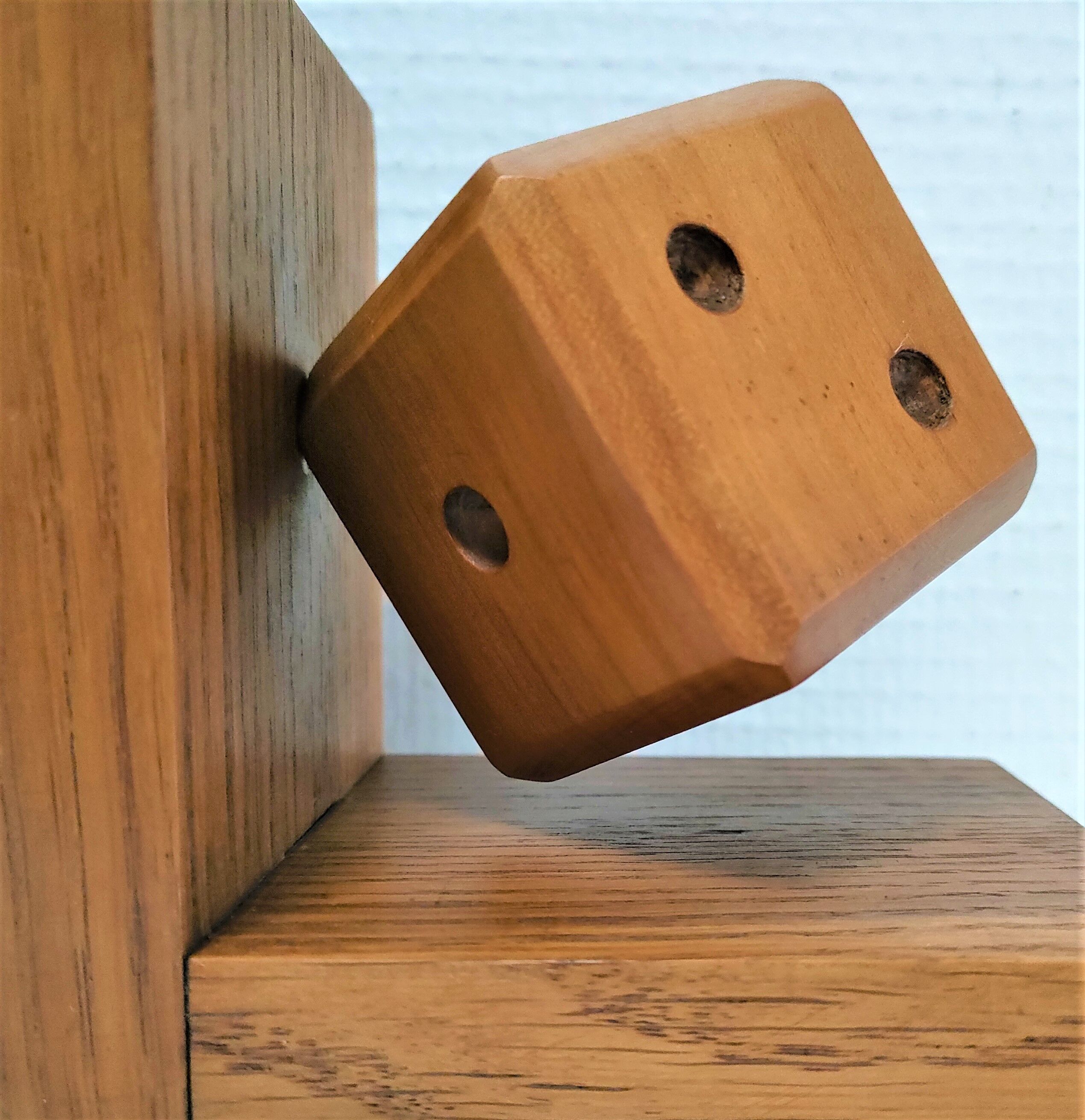 Pair of bookends style Art Deco oak decoration dice