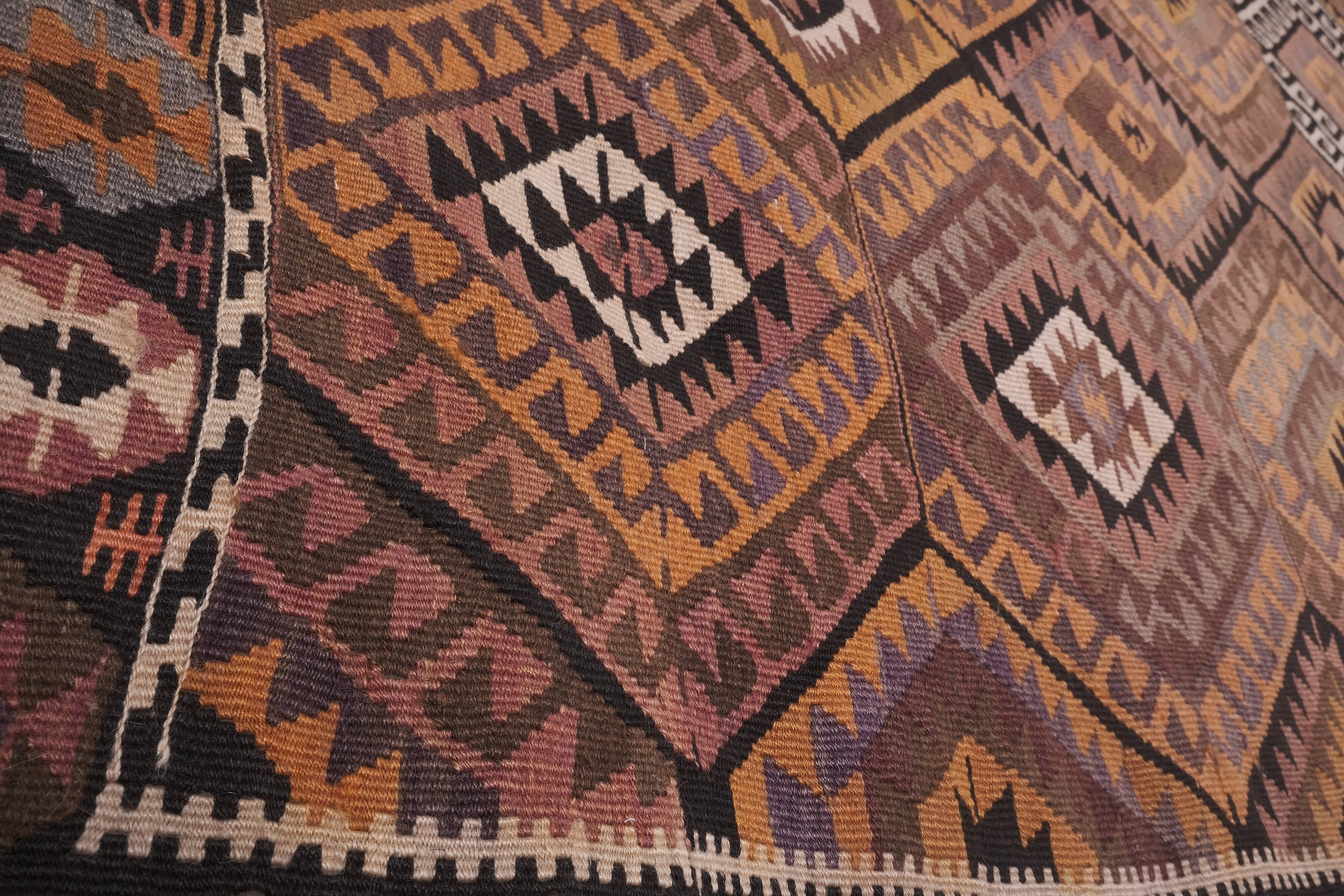 Vintage Turkish rug from Oushak, handwoven 132x360 cm