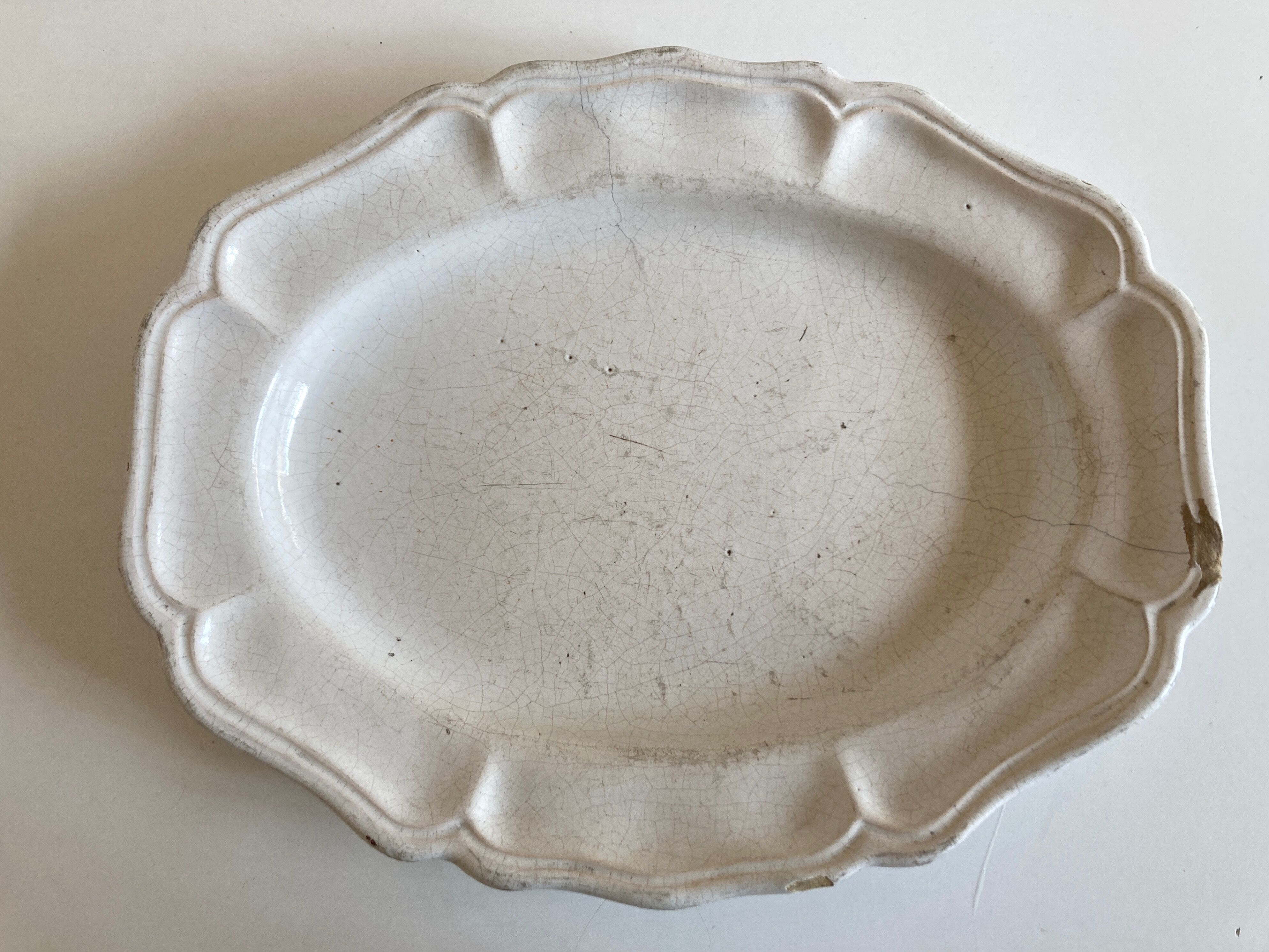 Flat centerpiece with godrons in glazed earth Moustiers 18th