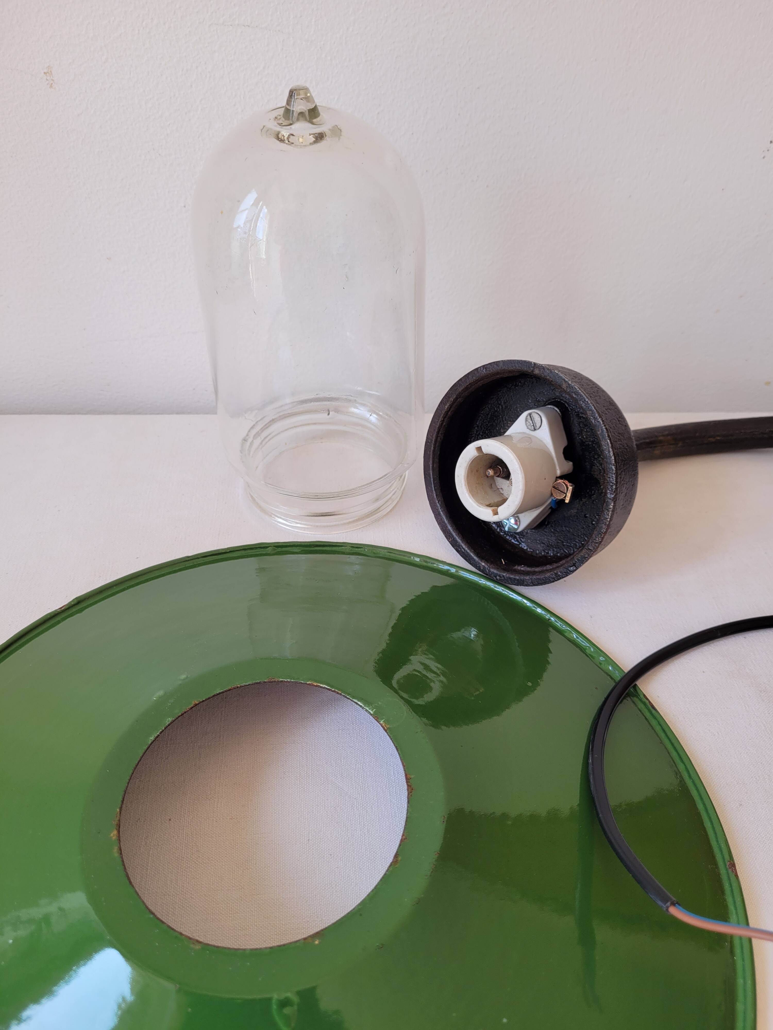 Gooseneck courtyard wall light