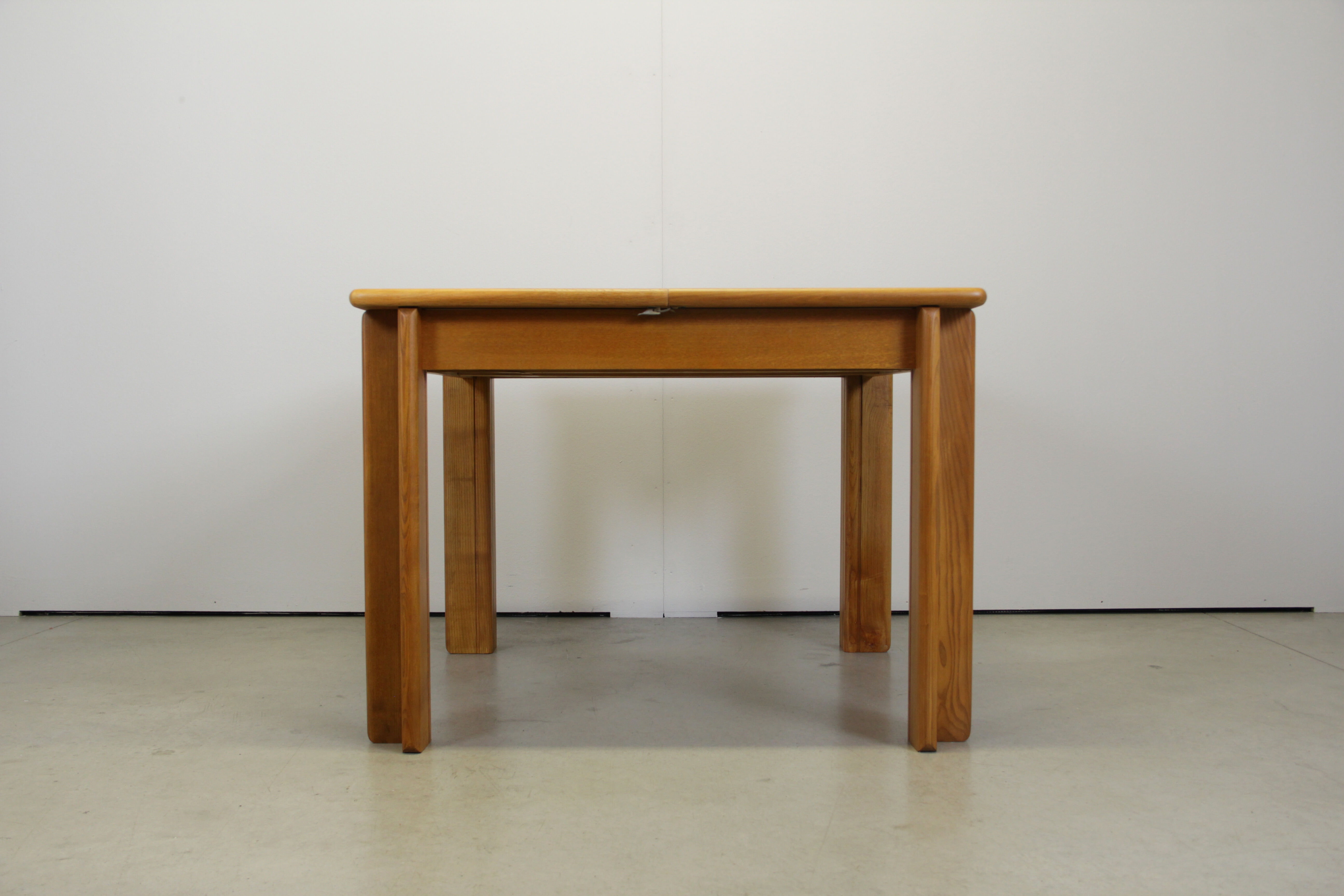 Table à manger extensible en chêne carré, Italie années 1970