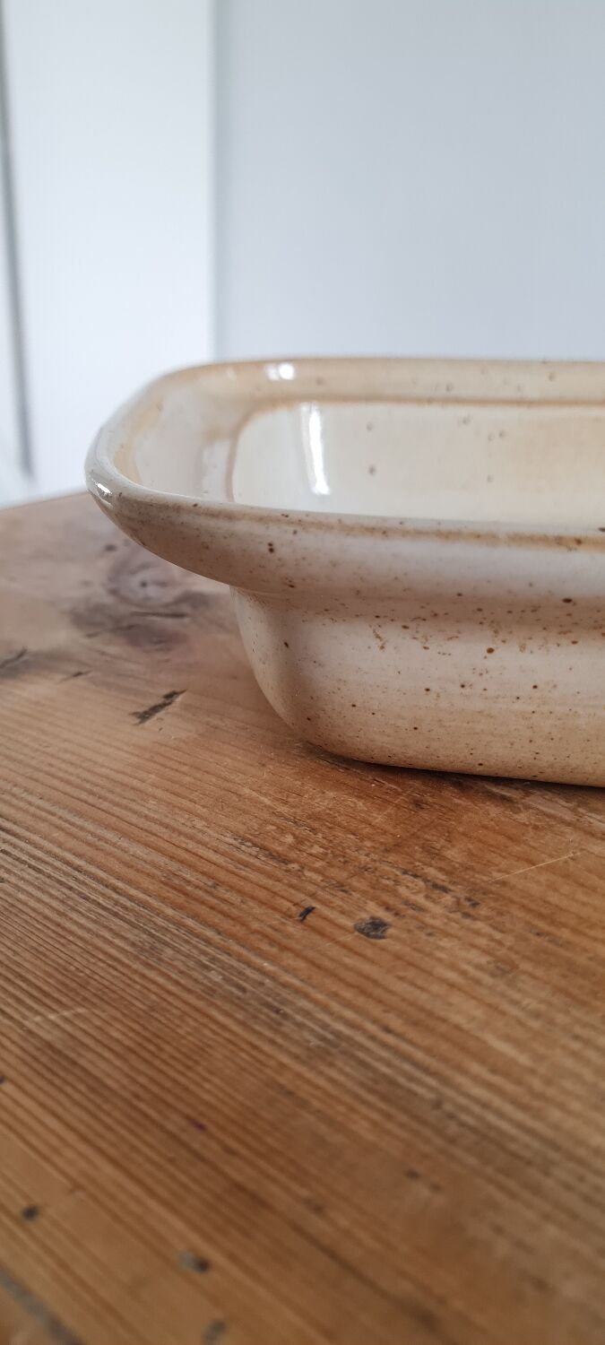 Glazed stoneware dish
