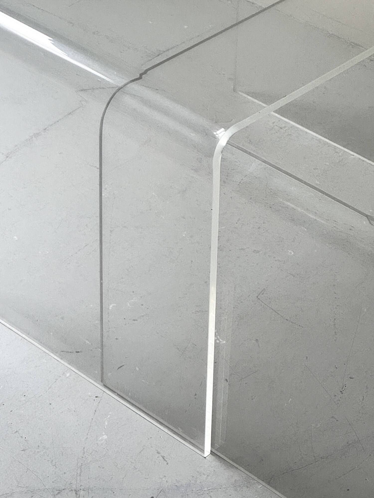 Table basse gigogne modulable en plexiglas, D. Lange Marais Les invisibles