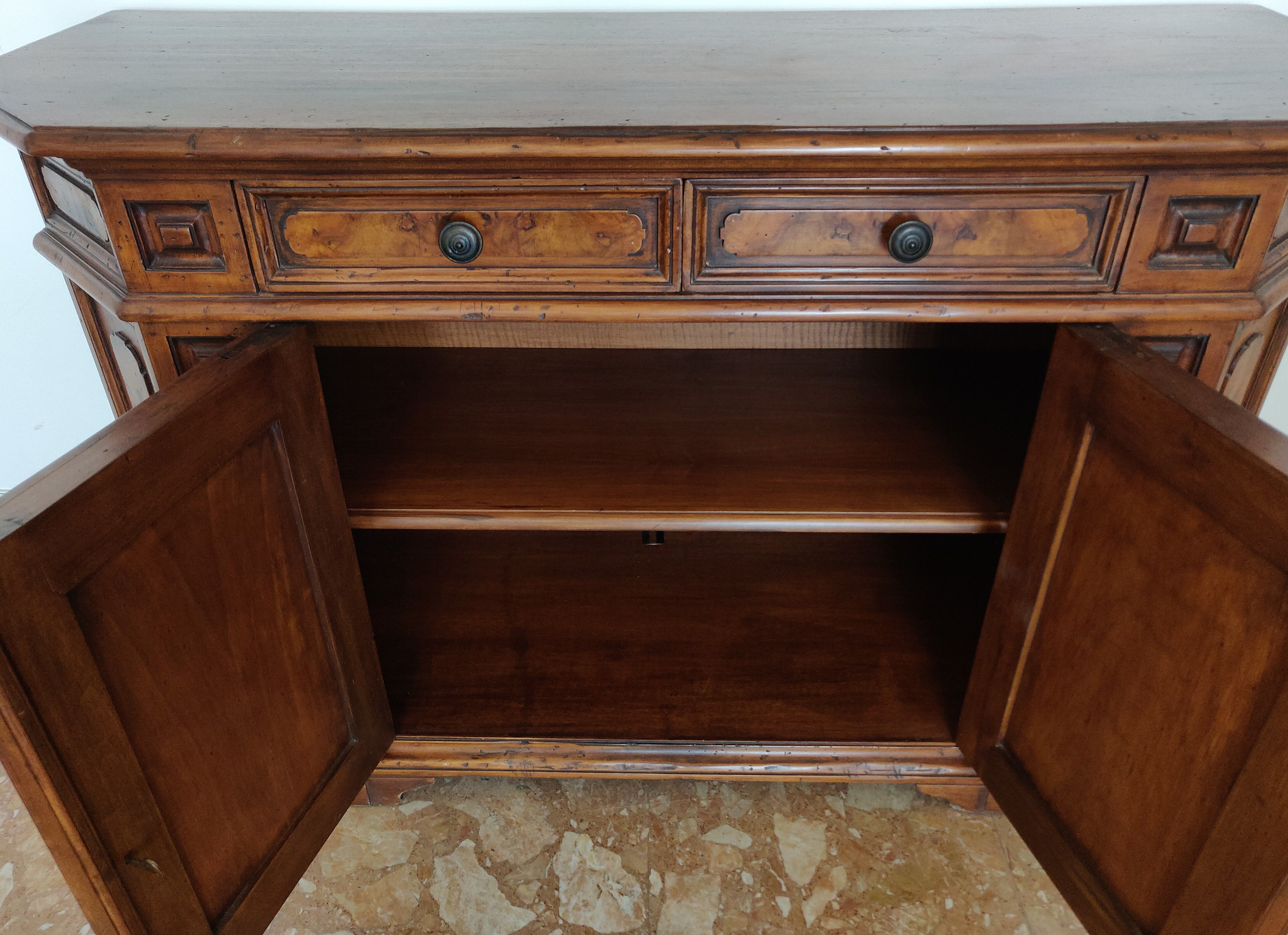 2-door walnut buffet Tonges