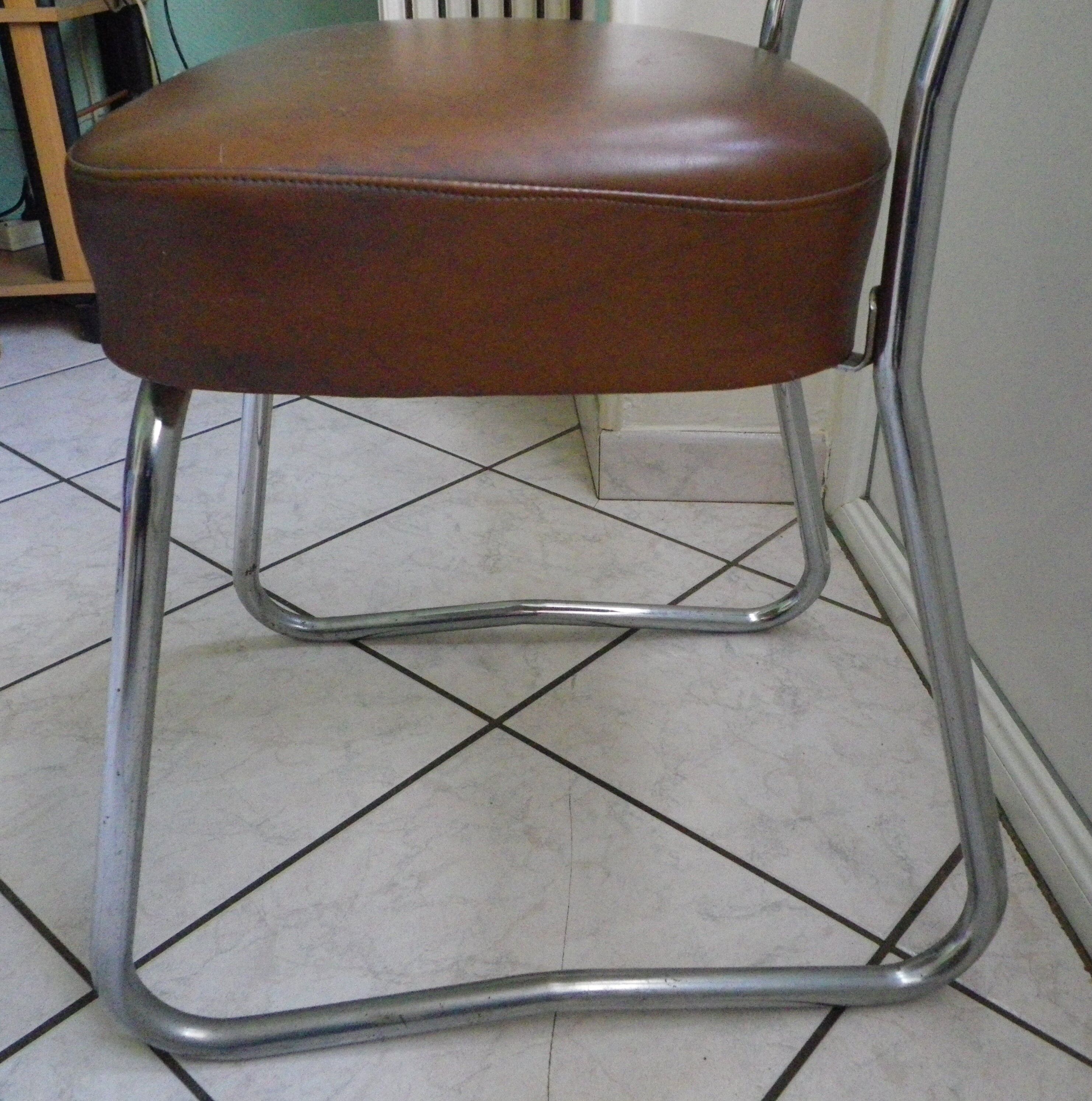Lot of 2 chairs 60/70