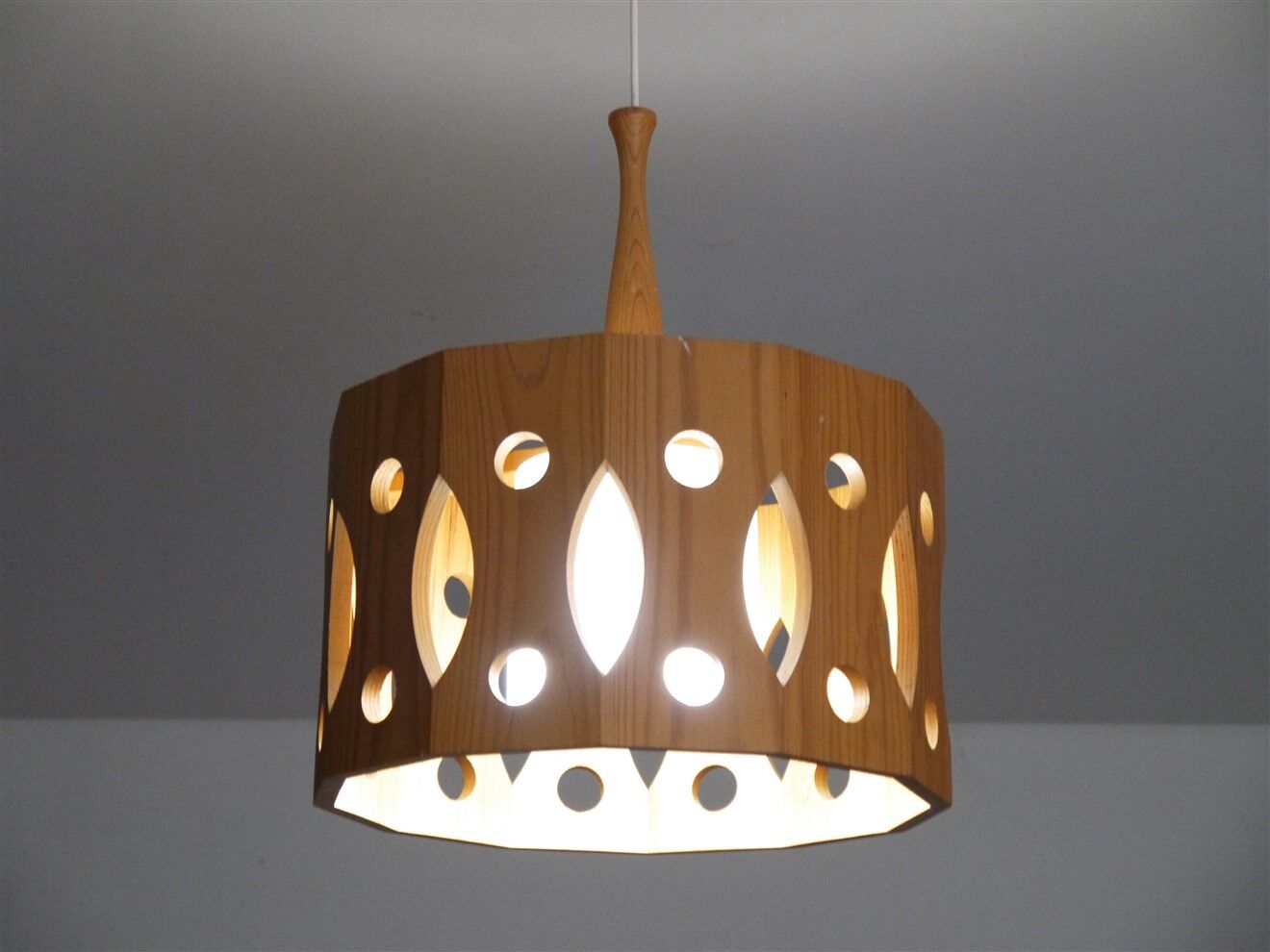 Suspension scandinave en bois 1960