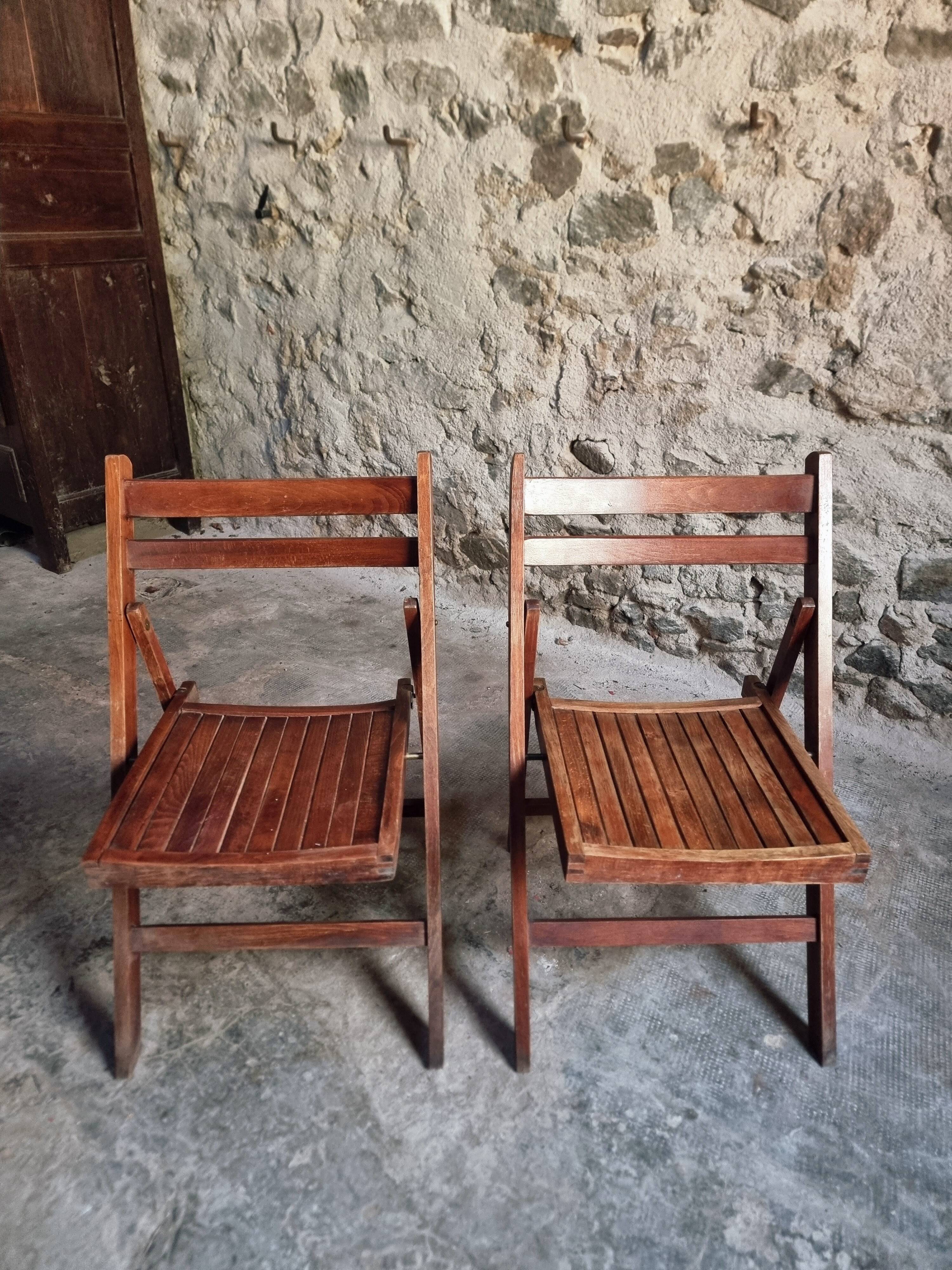 Pair of vintage French folding chairs – 1970s – beech wood chairs – rustic seats