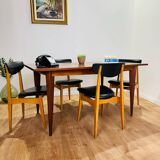 Extendable wooden table