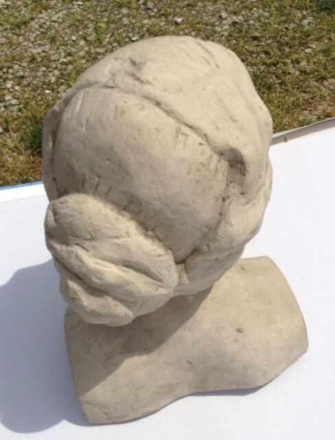 Tête de femme en plâtre peint ancienne