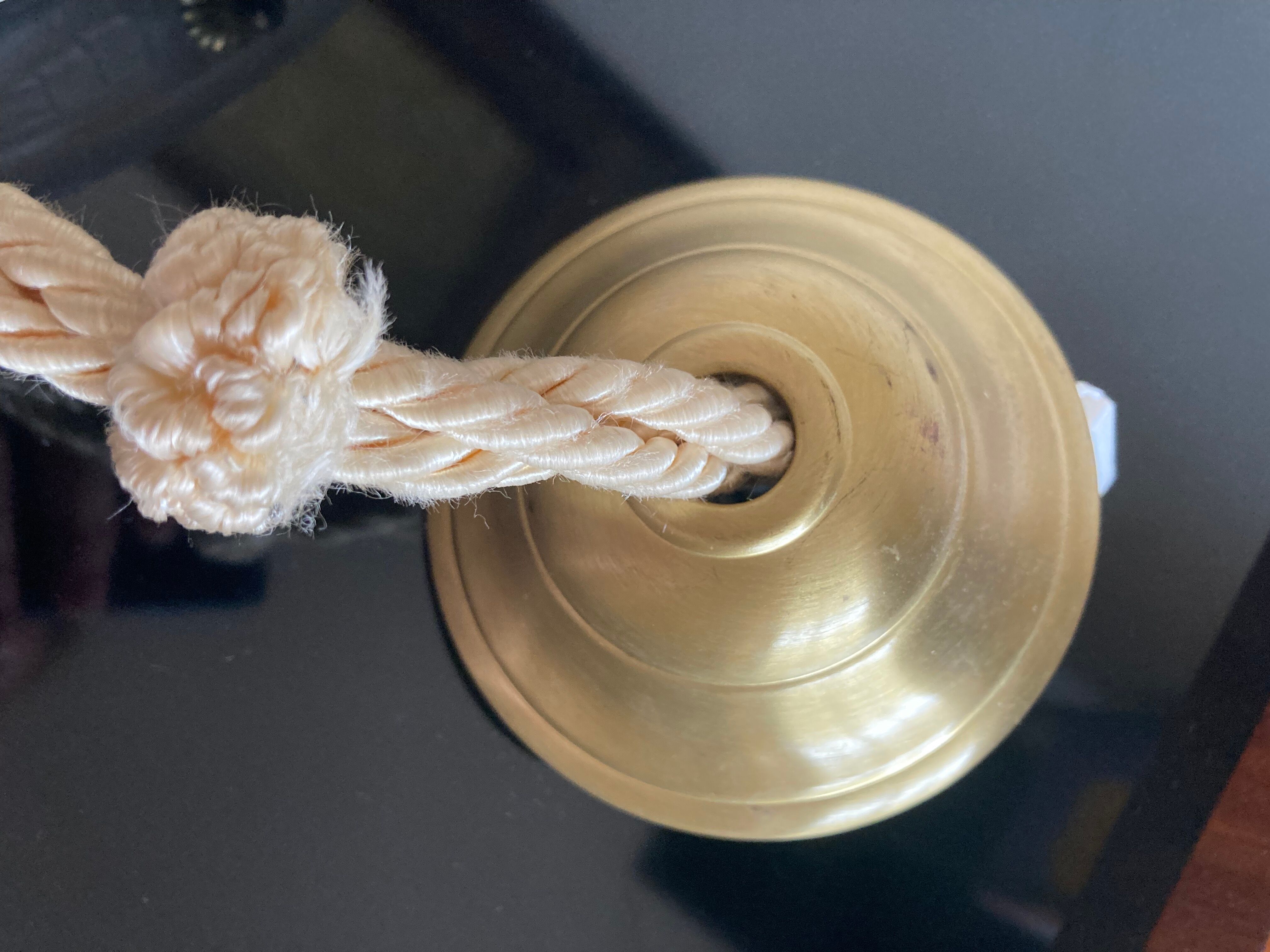 Vintage washbasin suspension