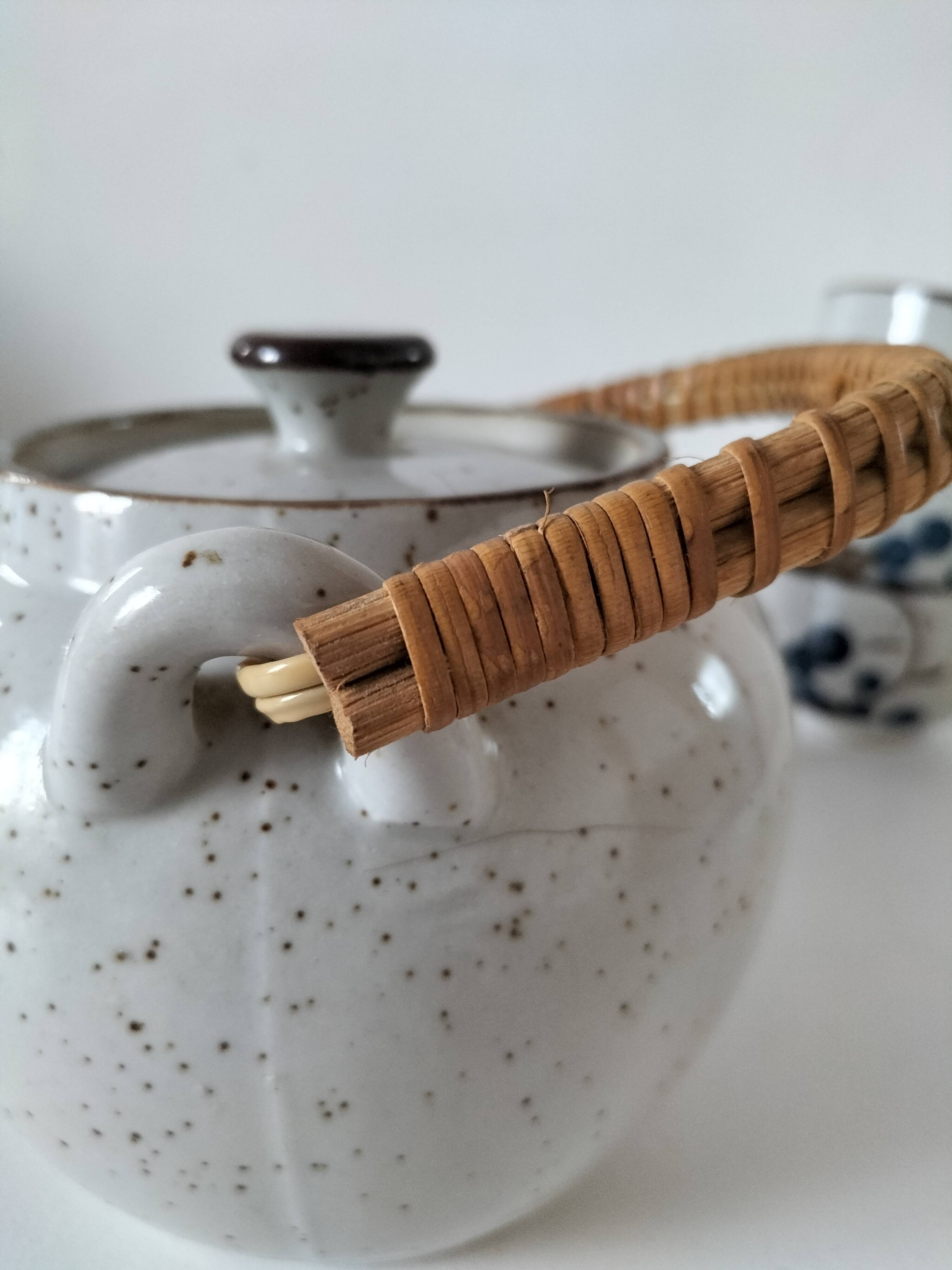 Japanese teapot and cups