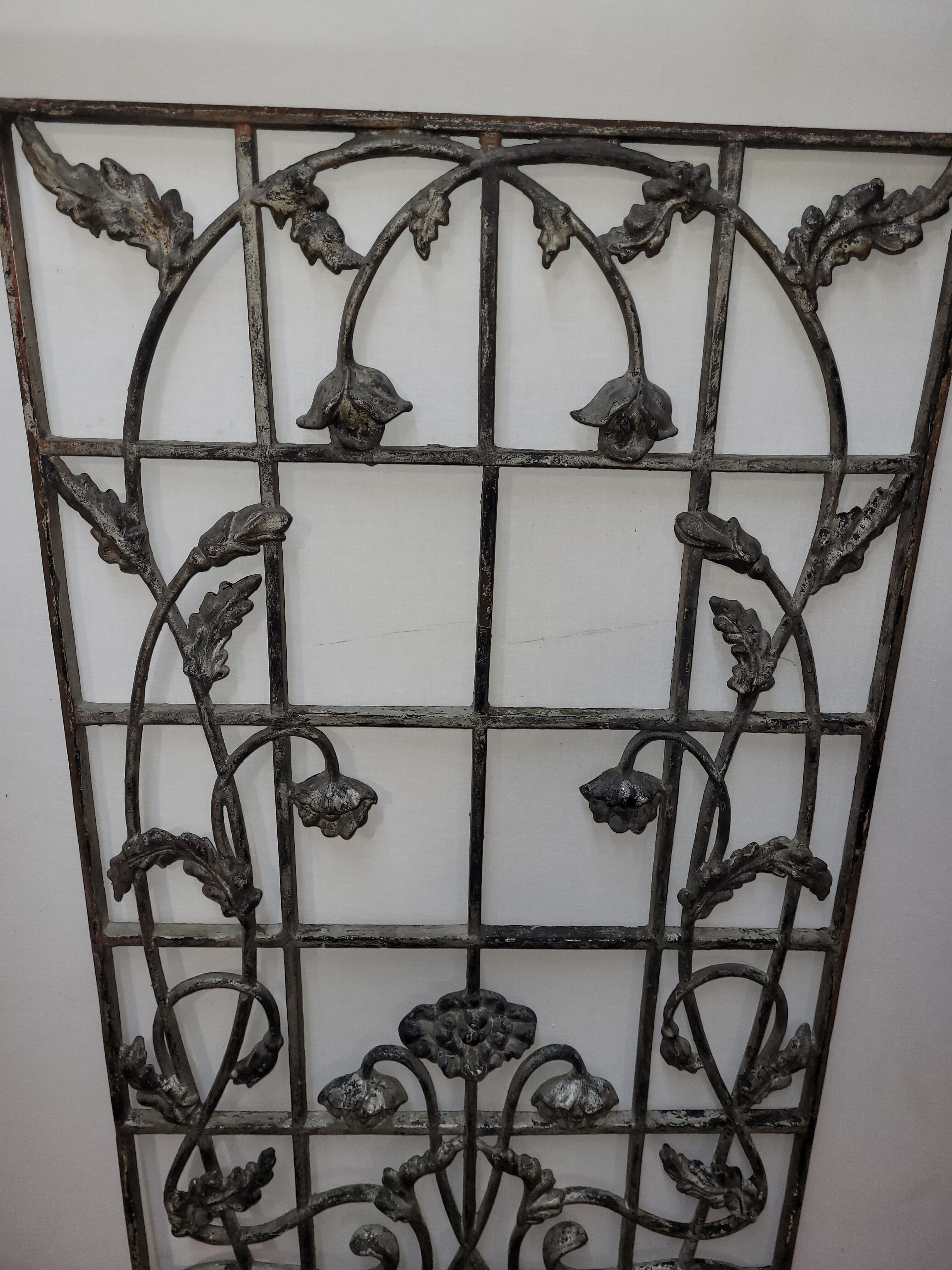 Grille en fonte art déco