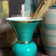 Vase art-déco en barbotine vert et or