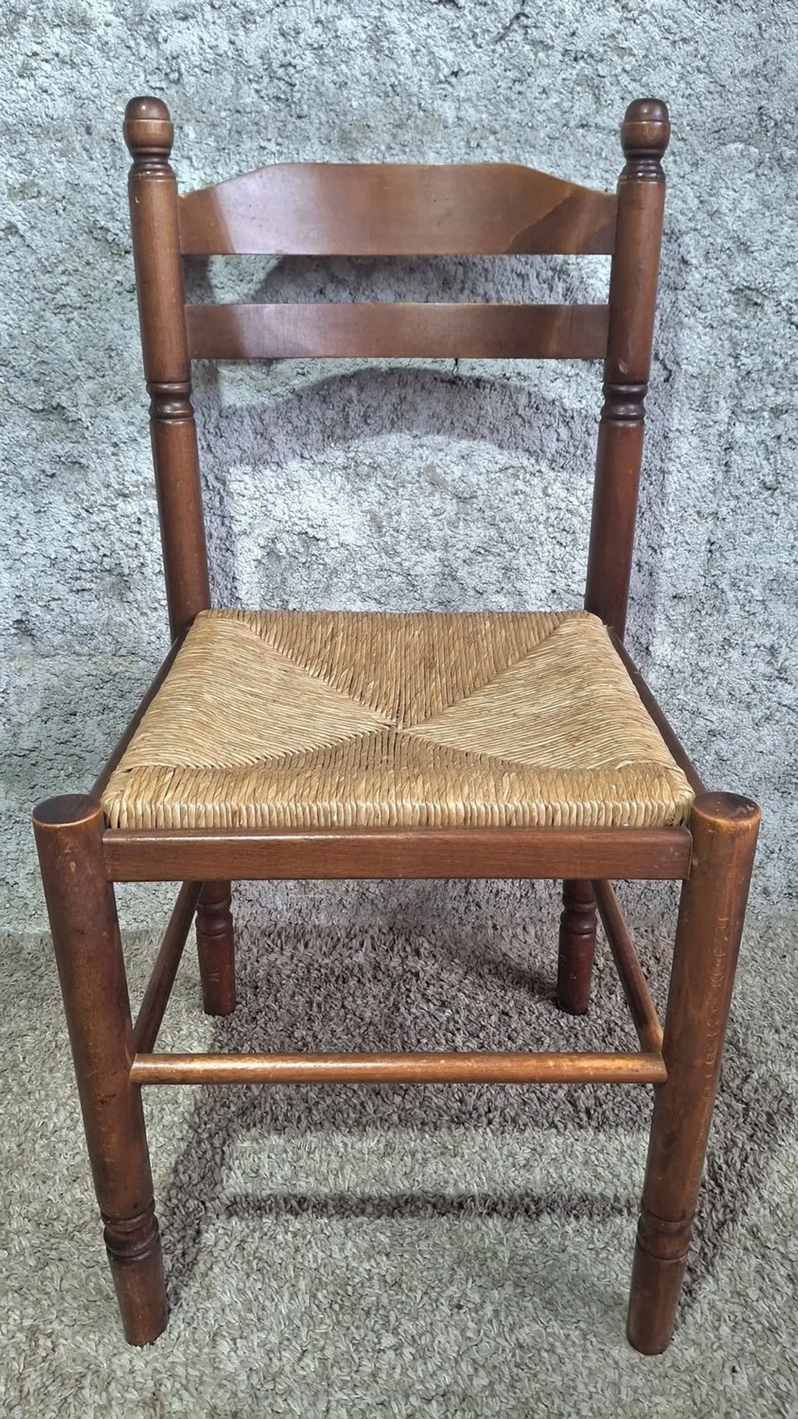 Set of 4 rustic chairs in Louis XIII style, with rush seats, early 20th century.