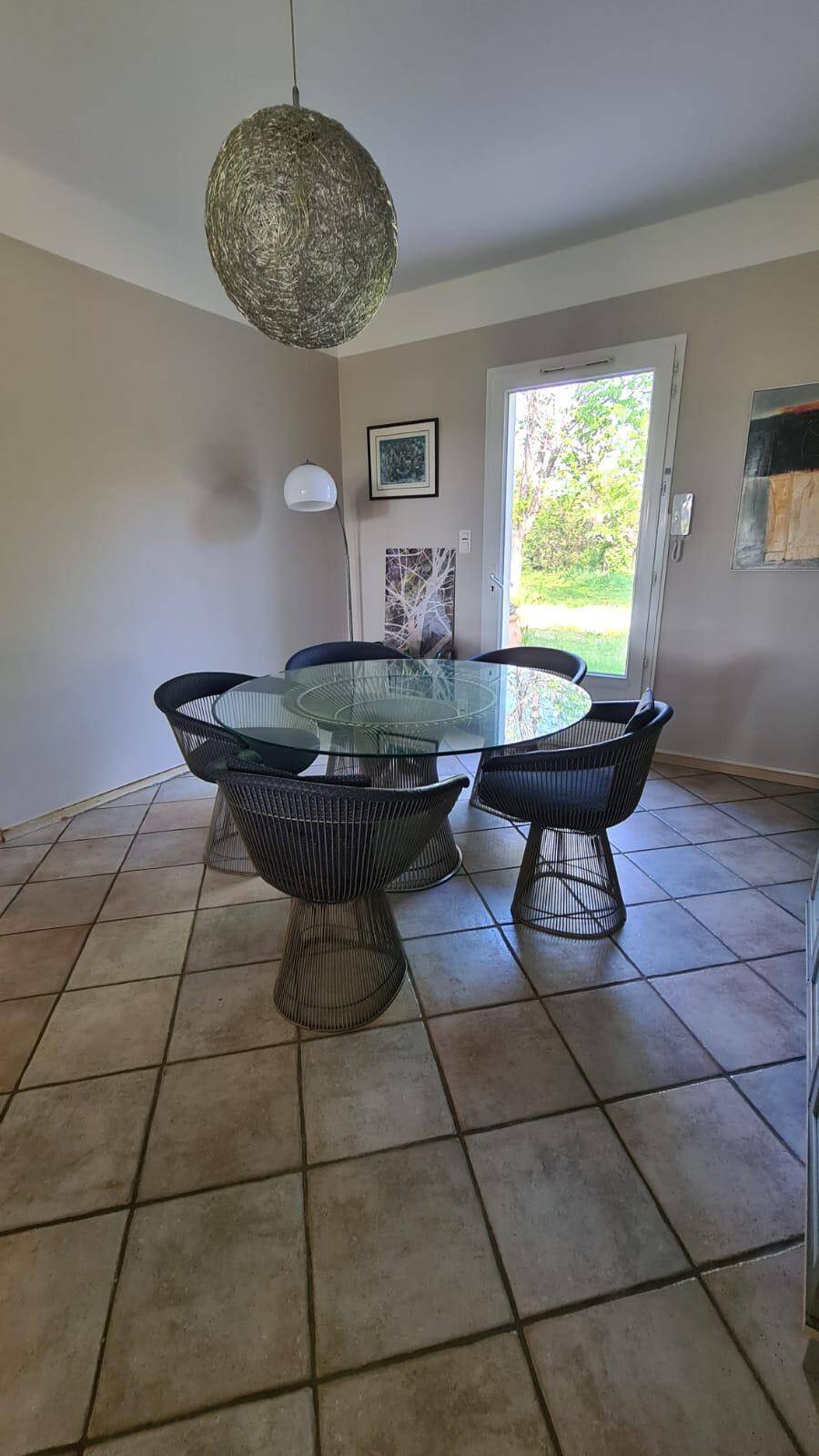 Warren Platner table with its 5 chairs.