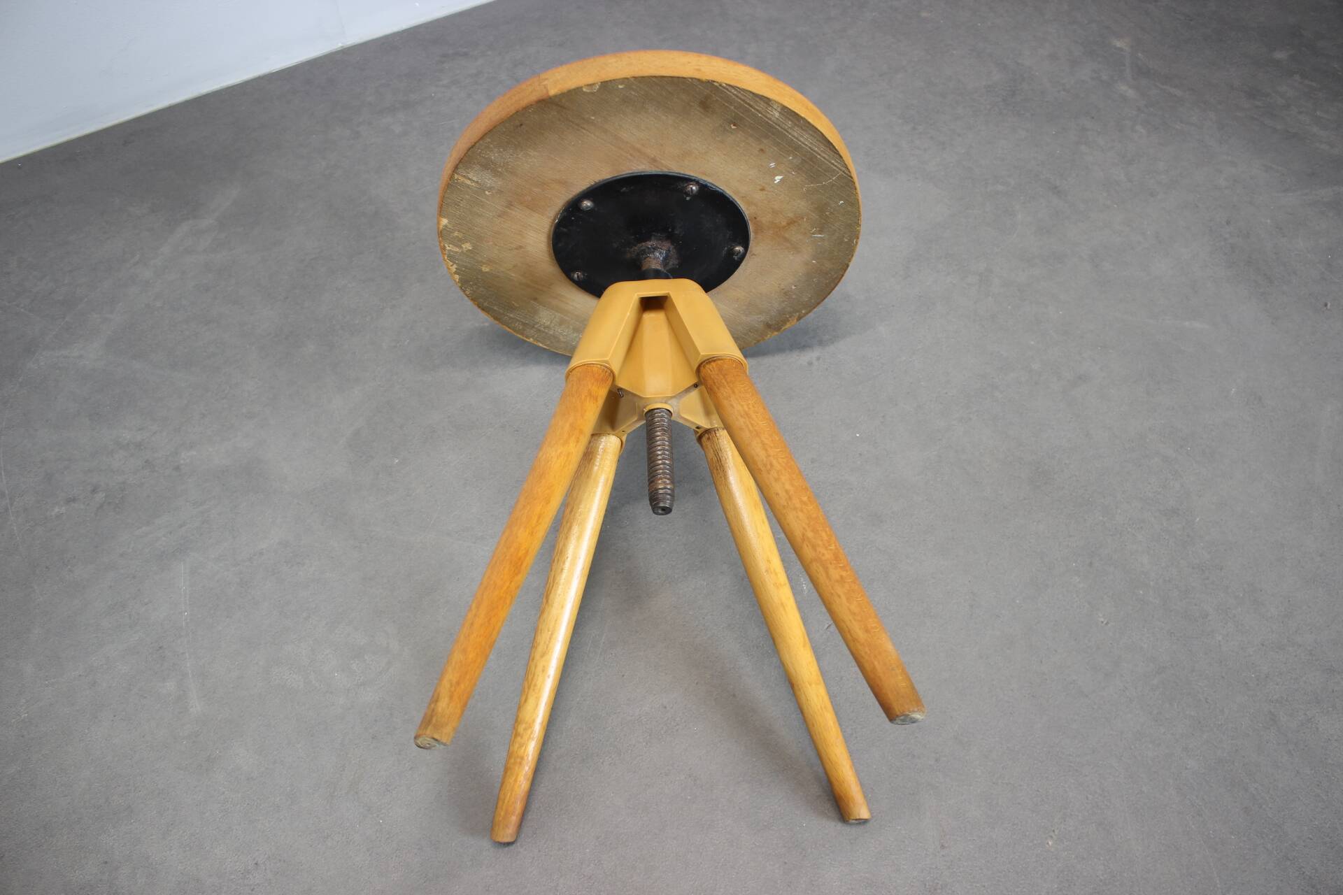 Tabouret d'atelier réglable du milieu du siècle, Tchécoslovaquie, années 1960