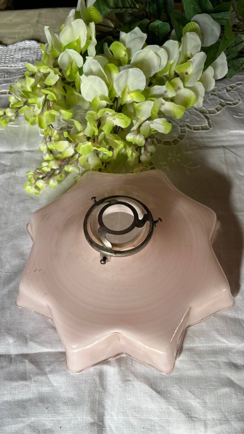 Suspension  opaline festonnée  vintage