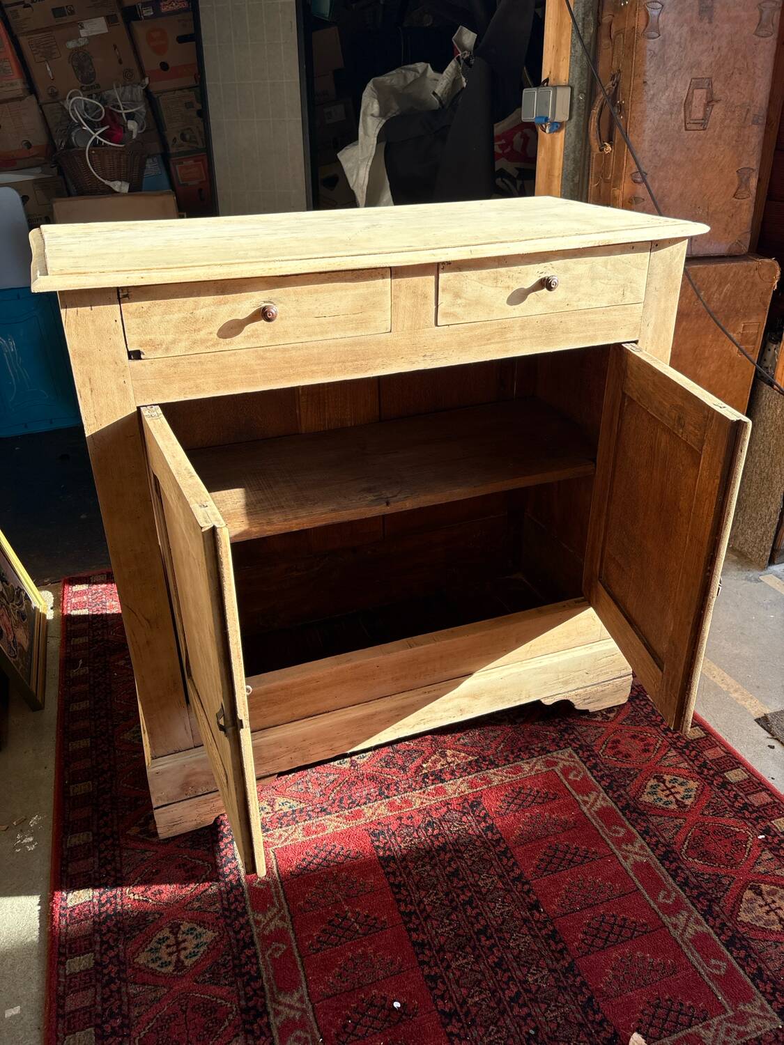 Buffet bas ancien en châtaignier –style Louis-Philippe rustique décapé