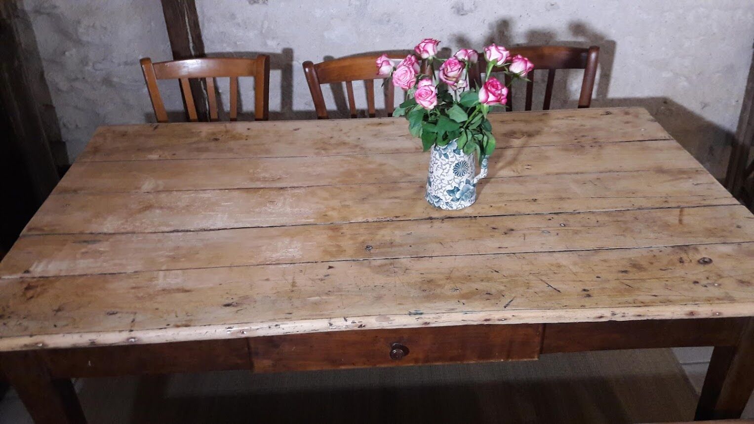 Farm table