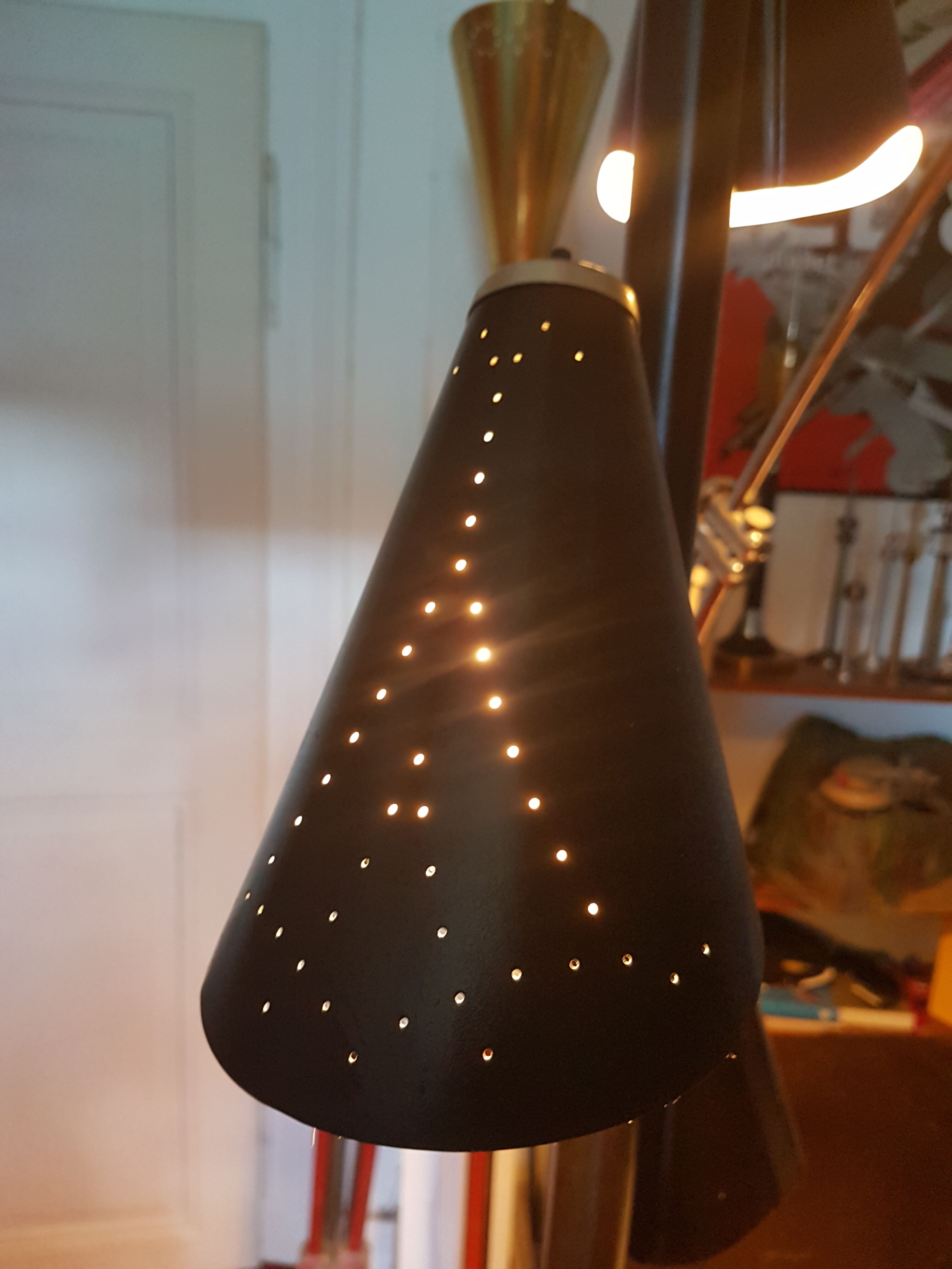 Floor lamp "tension pole lamp" American of the 1950s