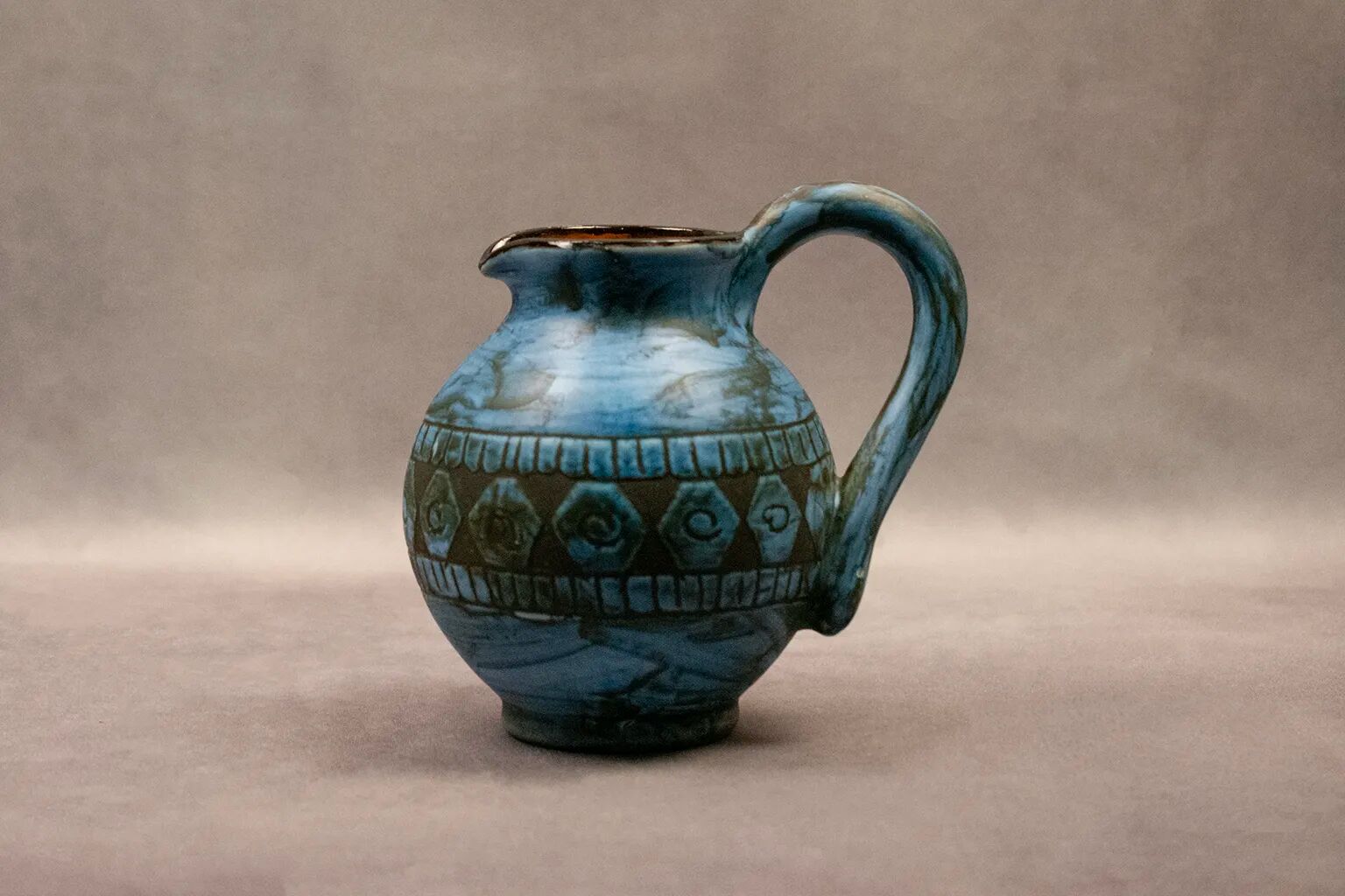 Blue ceramic pitcher with frieze by Jérôme Massier – Vallauris