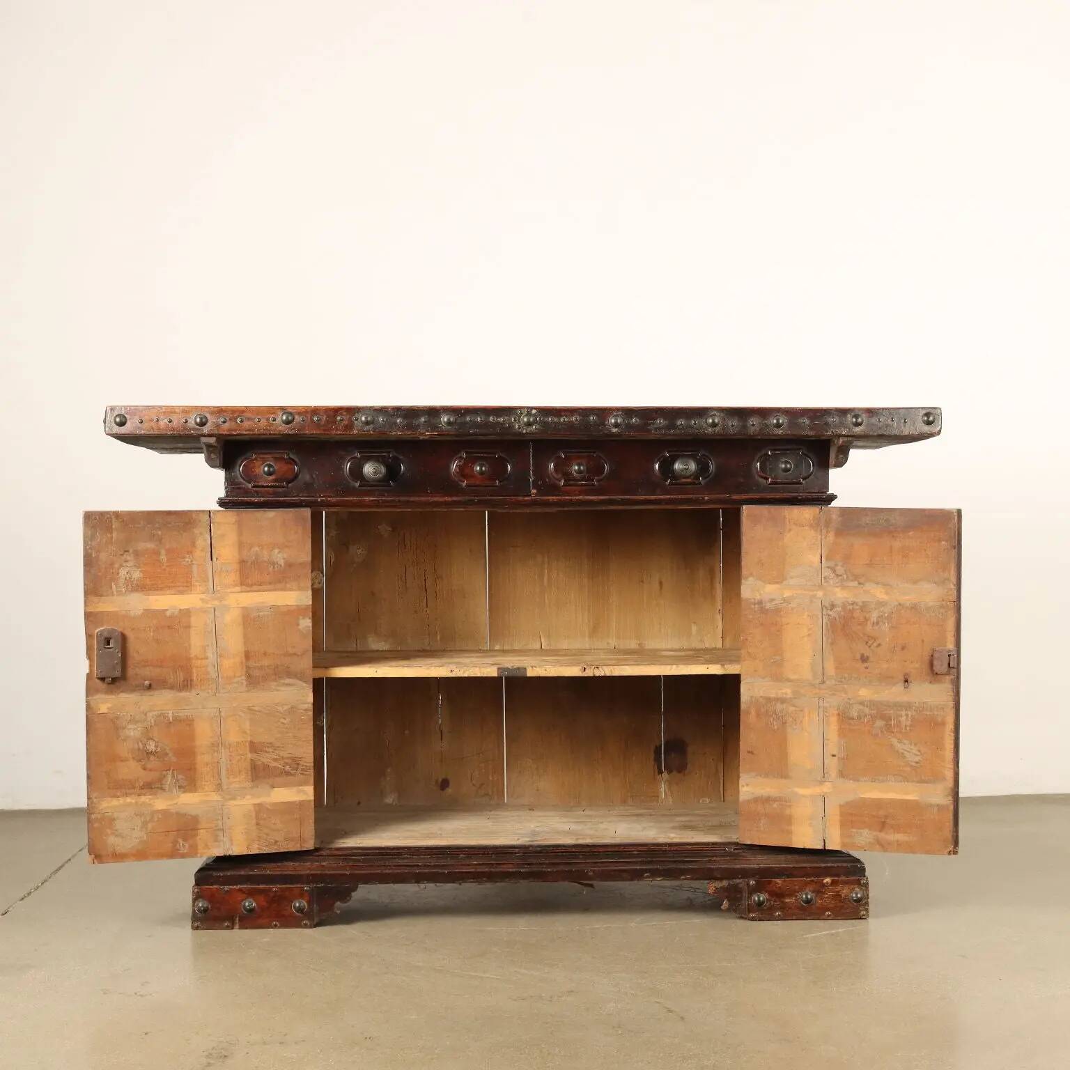Ancient baroque buffet in walnut, Italy, 18th century