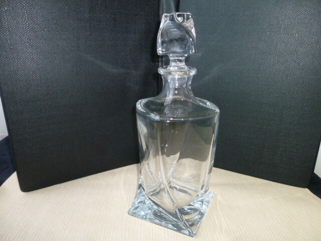 Crystal whisky decanter Model Quadro