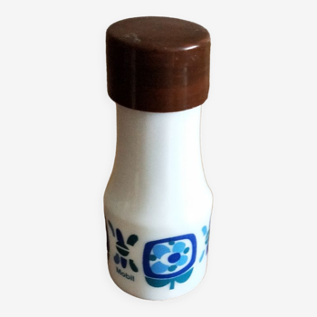 Mobil opaline salt shaker