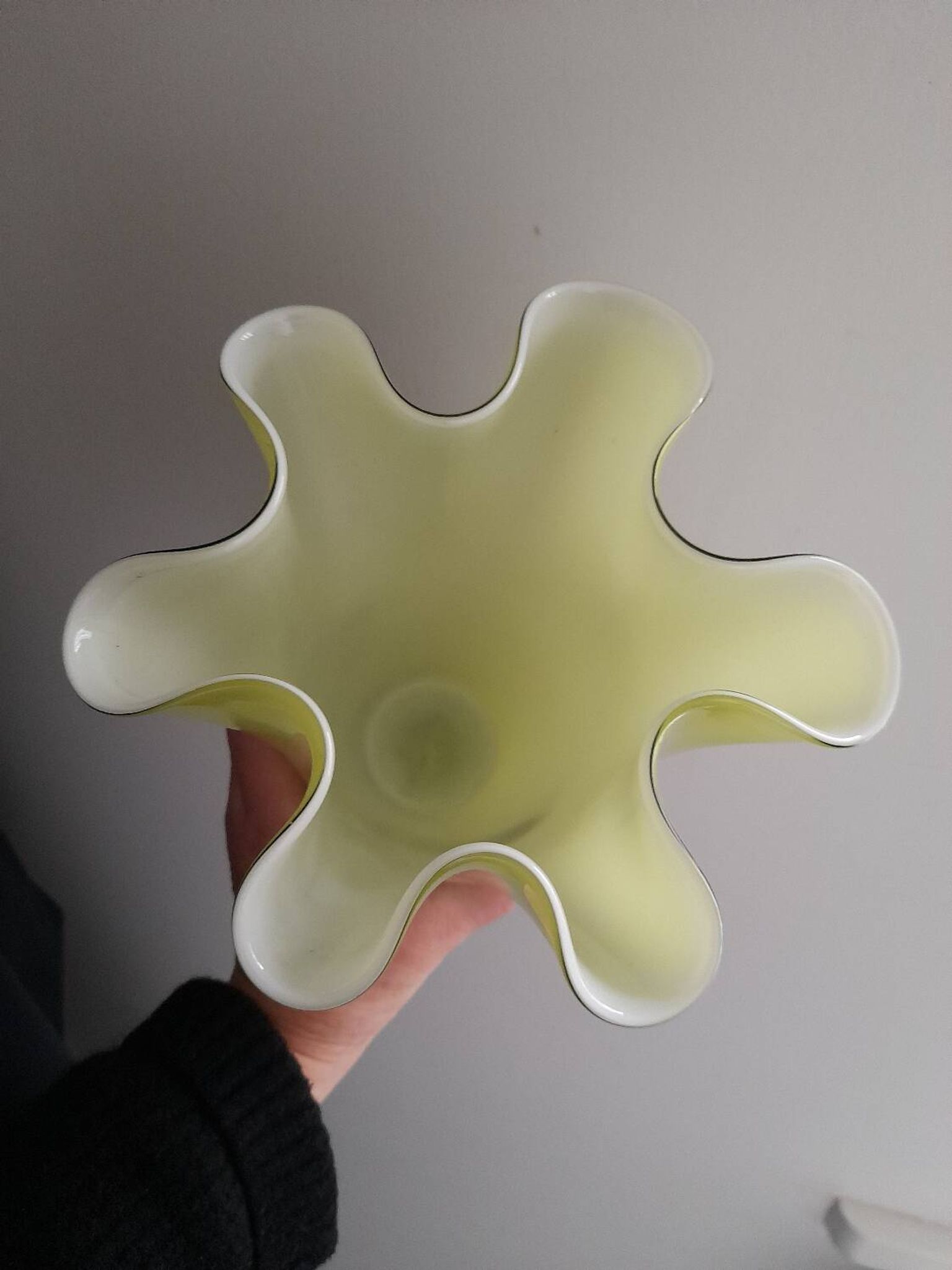 Green opaline handkerchief vase Fasoletto