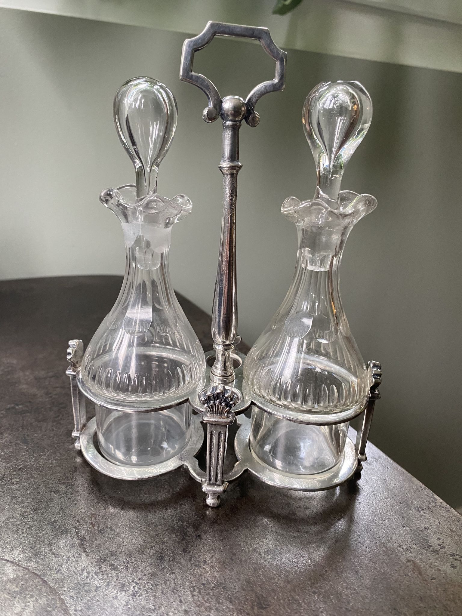Ancien serviteur huile et vinaigre argent et verre taillé