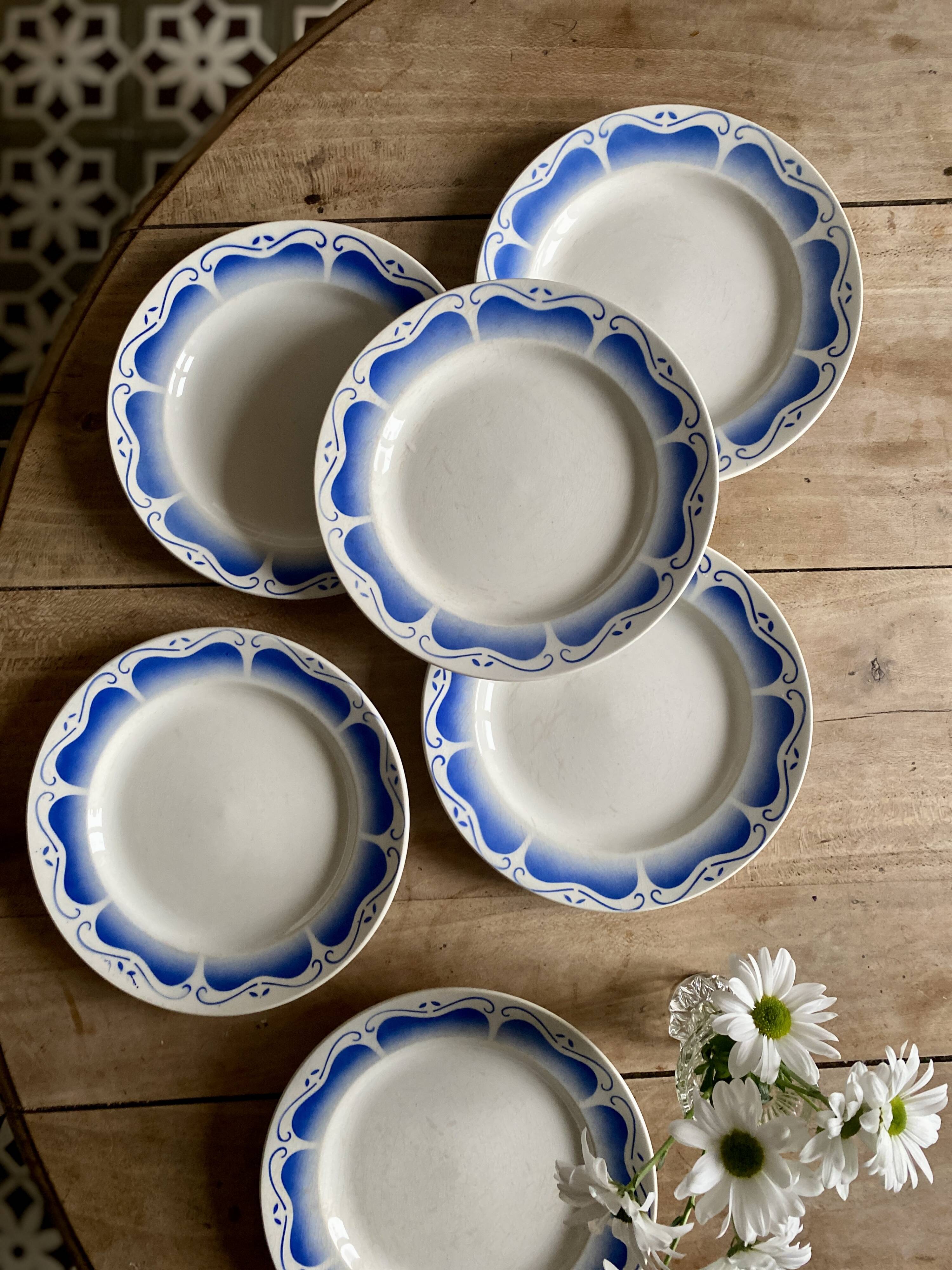Set of 6 vintage flat plates