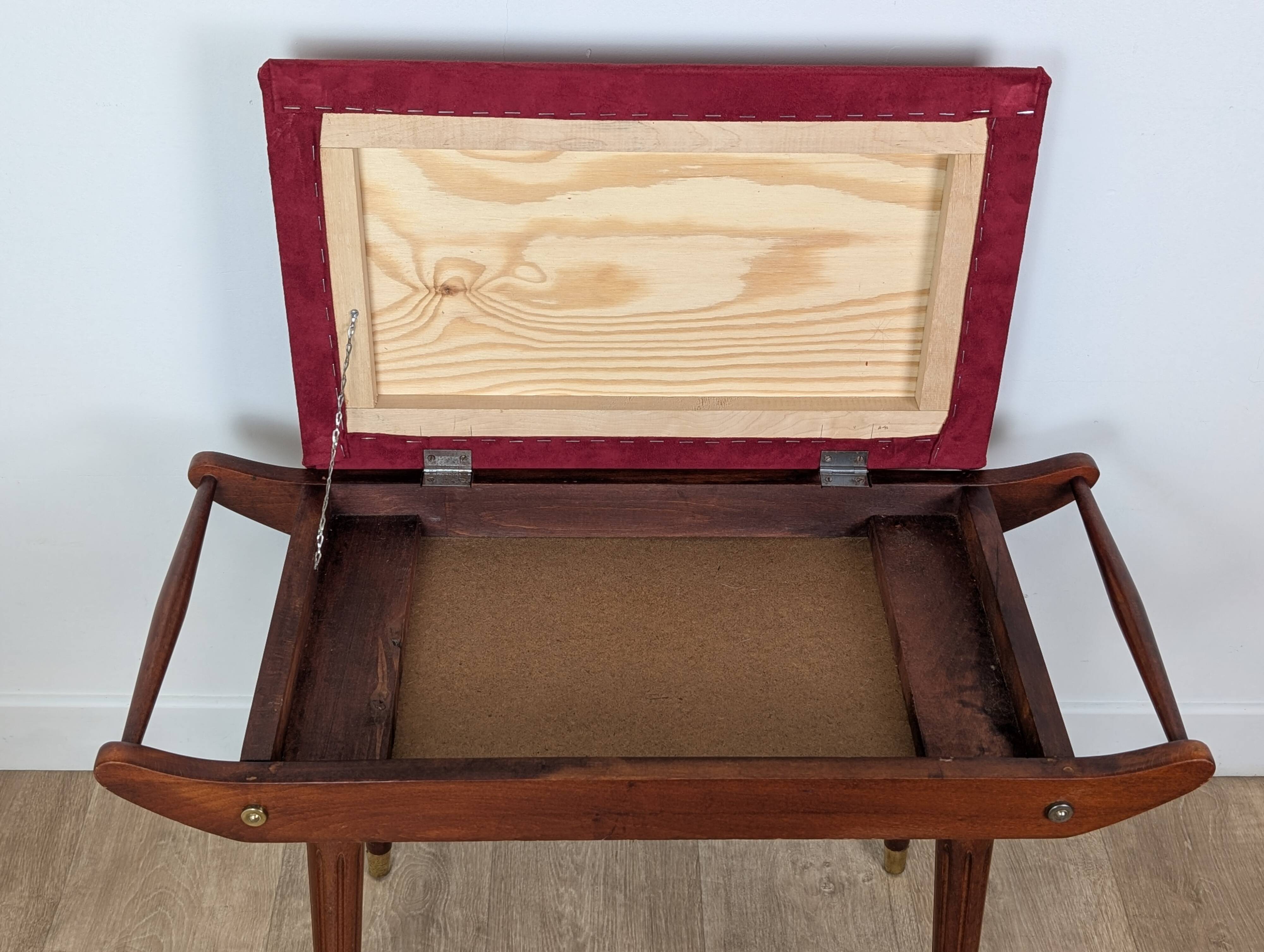 Piano bench