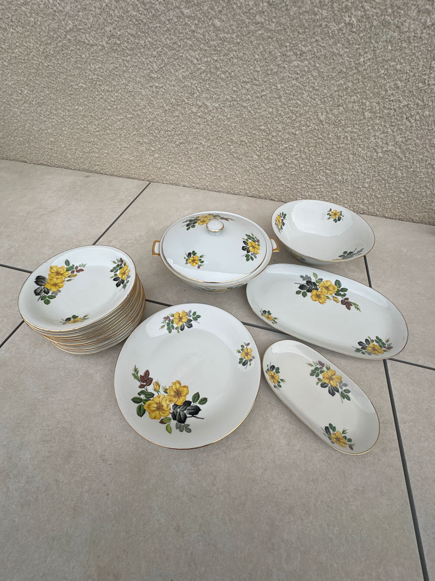 Set of porcelain dishes
