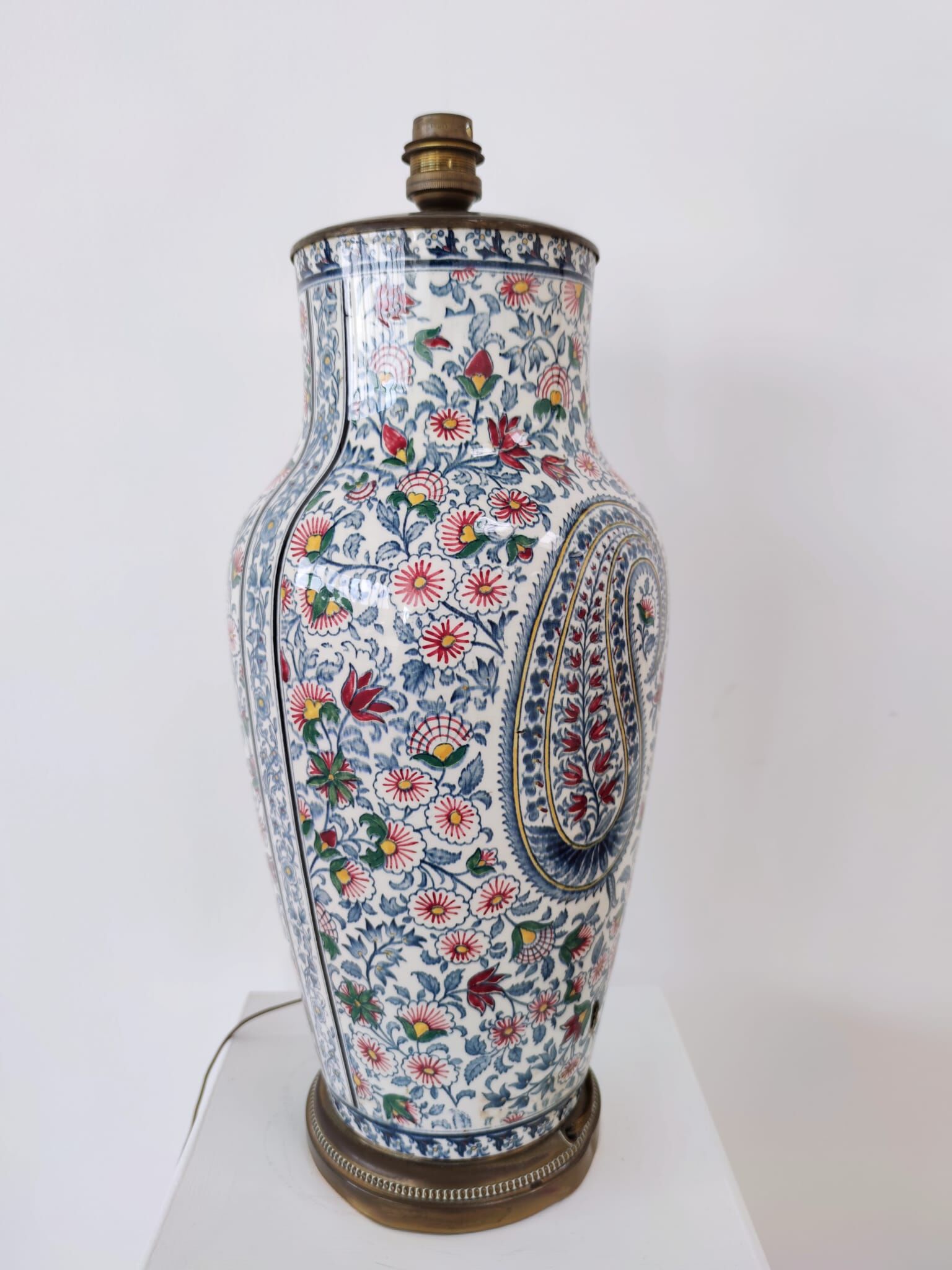Porcelain lamp foot decorated with Cashemere decoration