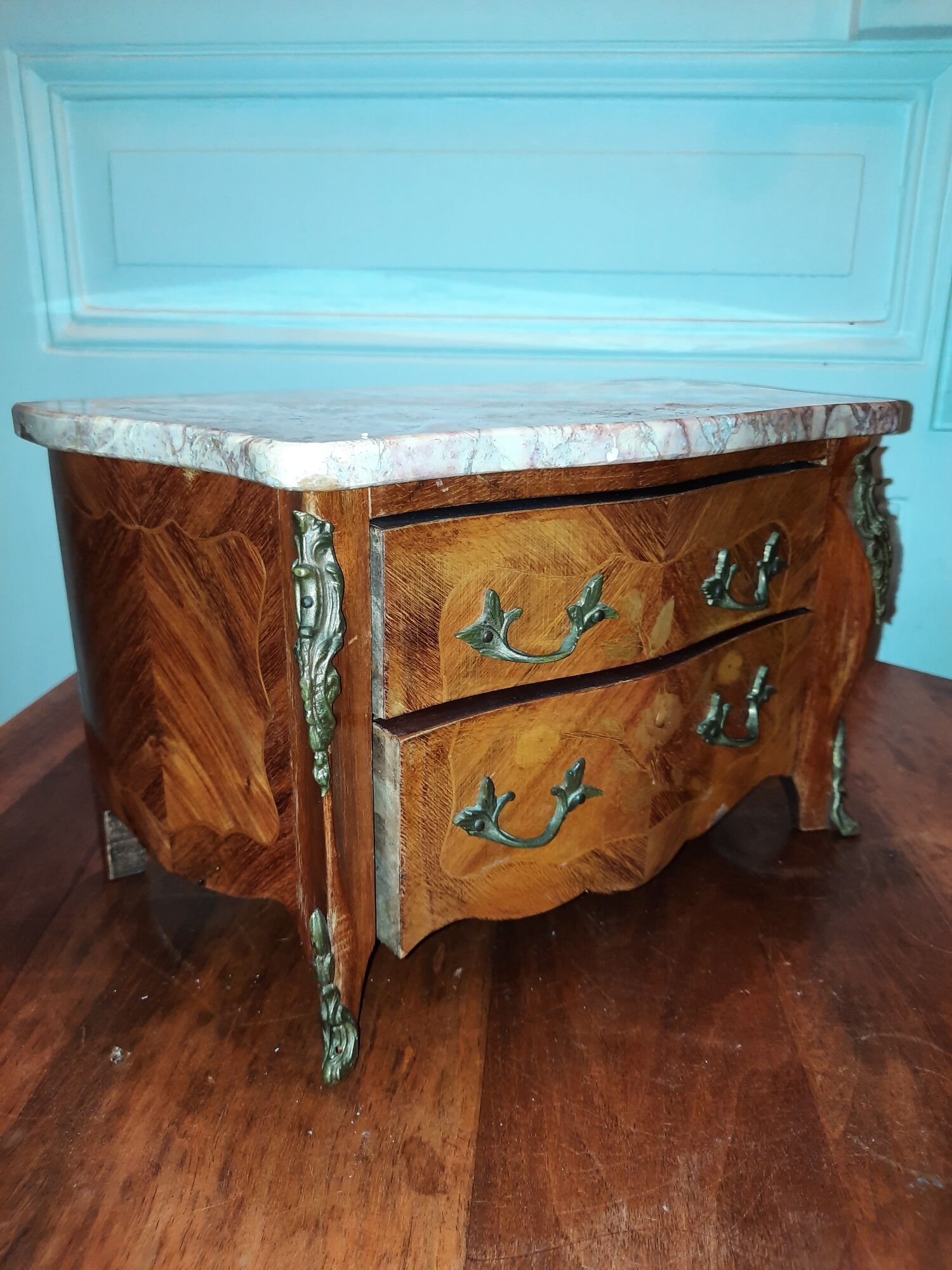 Miniature chest of drawers in Louis XV style marquetry