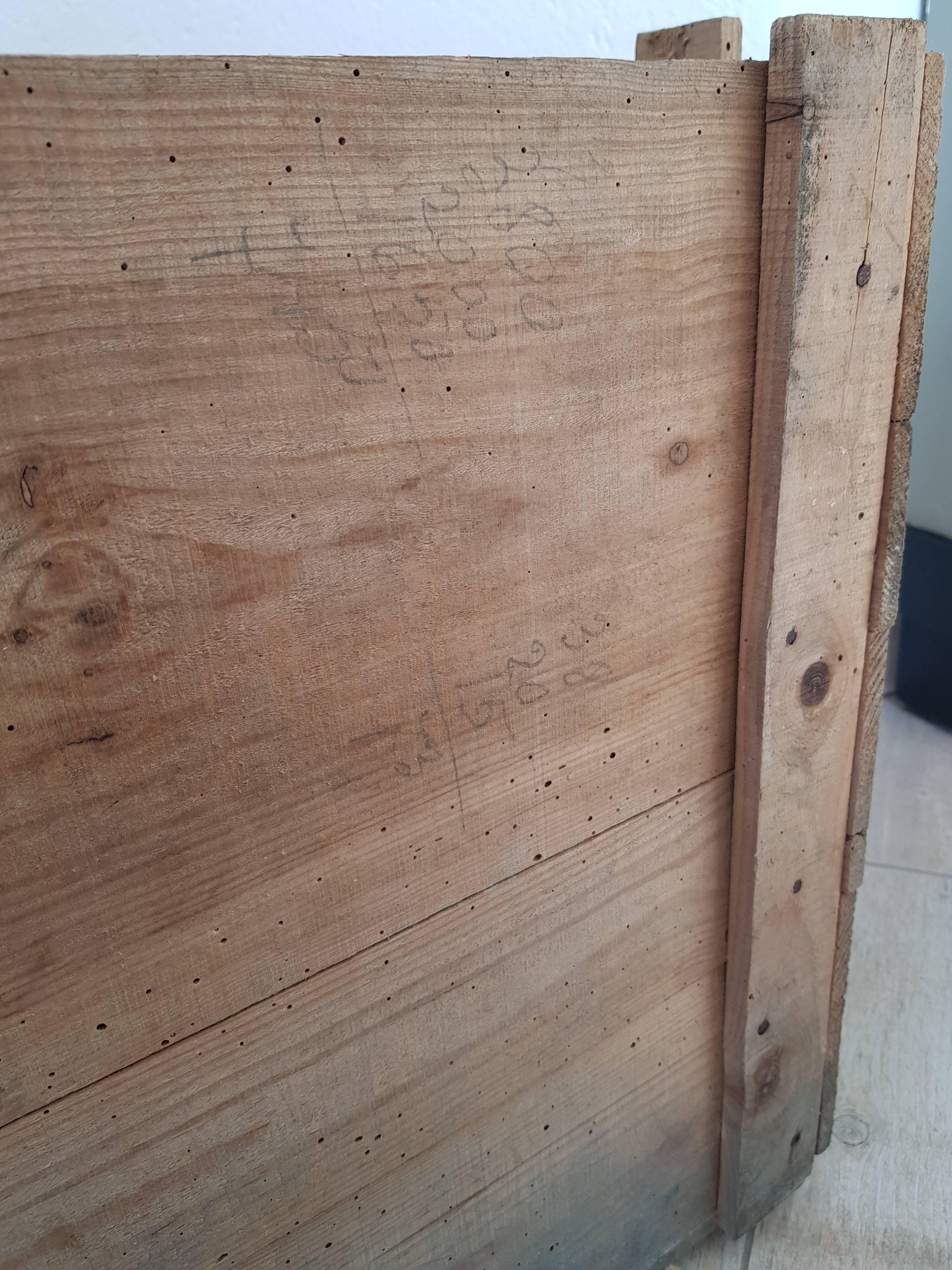 Former pierrot Gourmand wood crate