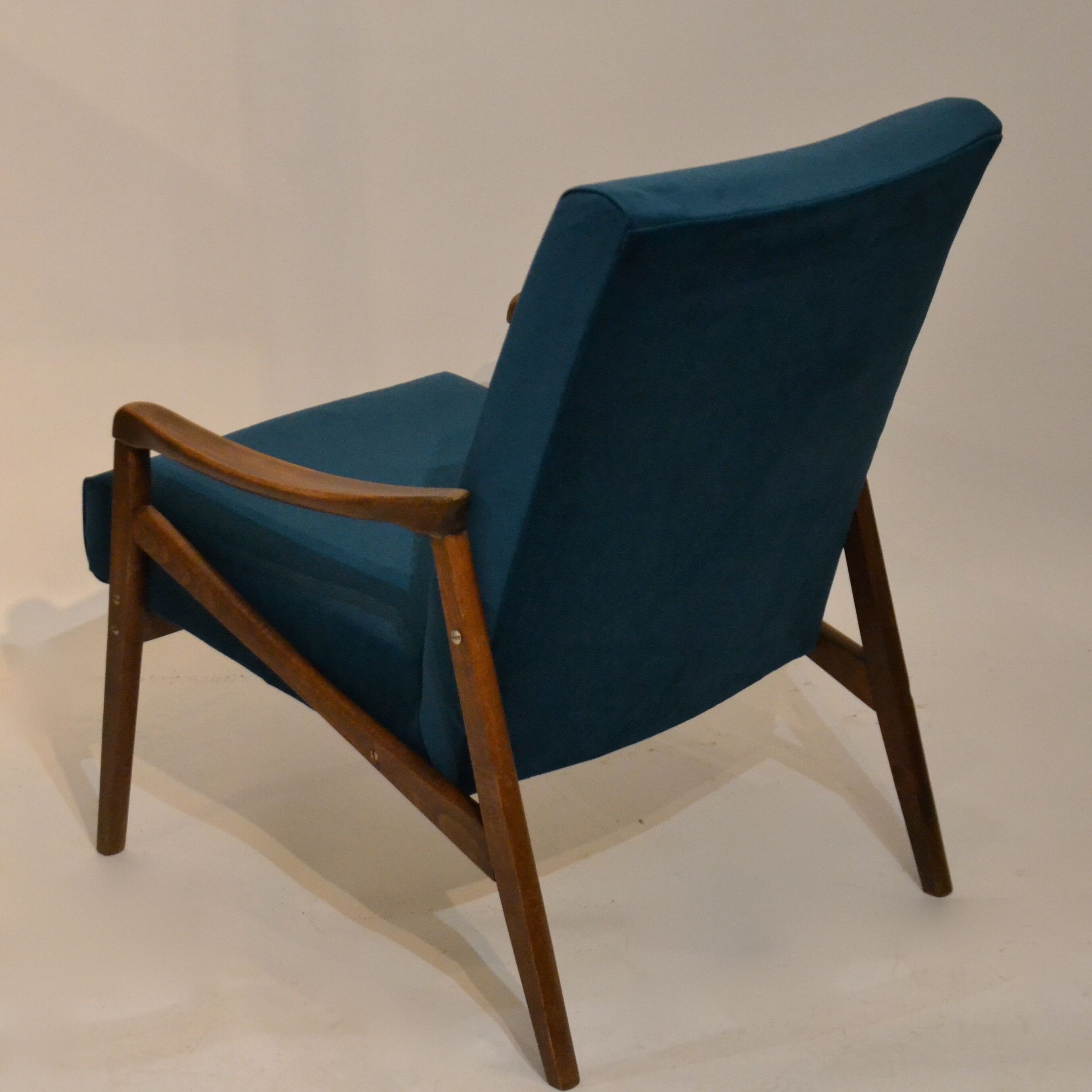 Duck blue velvet chair