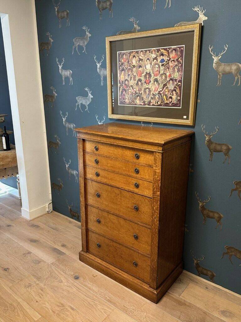 Commode Wellington en chêne antique