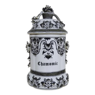 Chasonic porcelain medicine jar, hand painted. XIXth