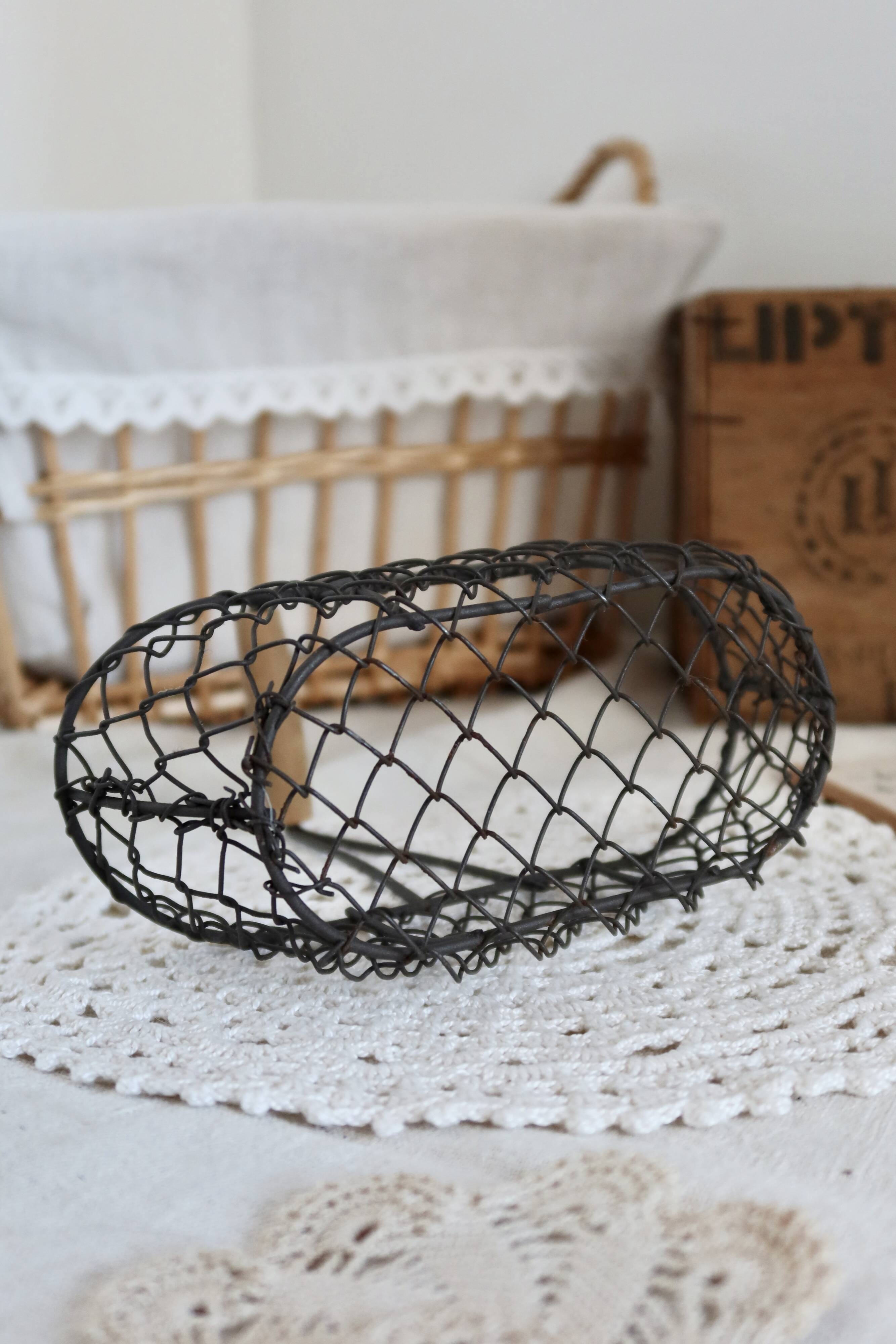 Petit panier à œufs métal et bois vintage rustique