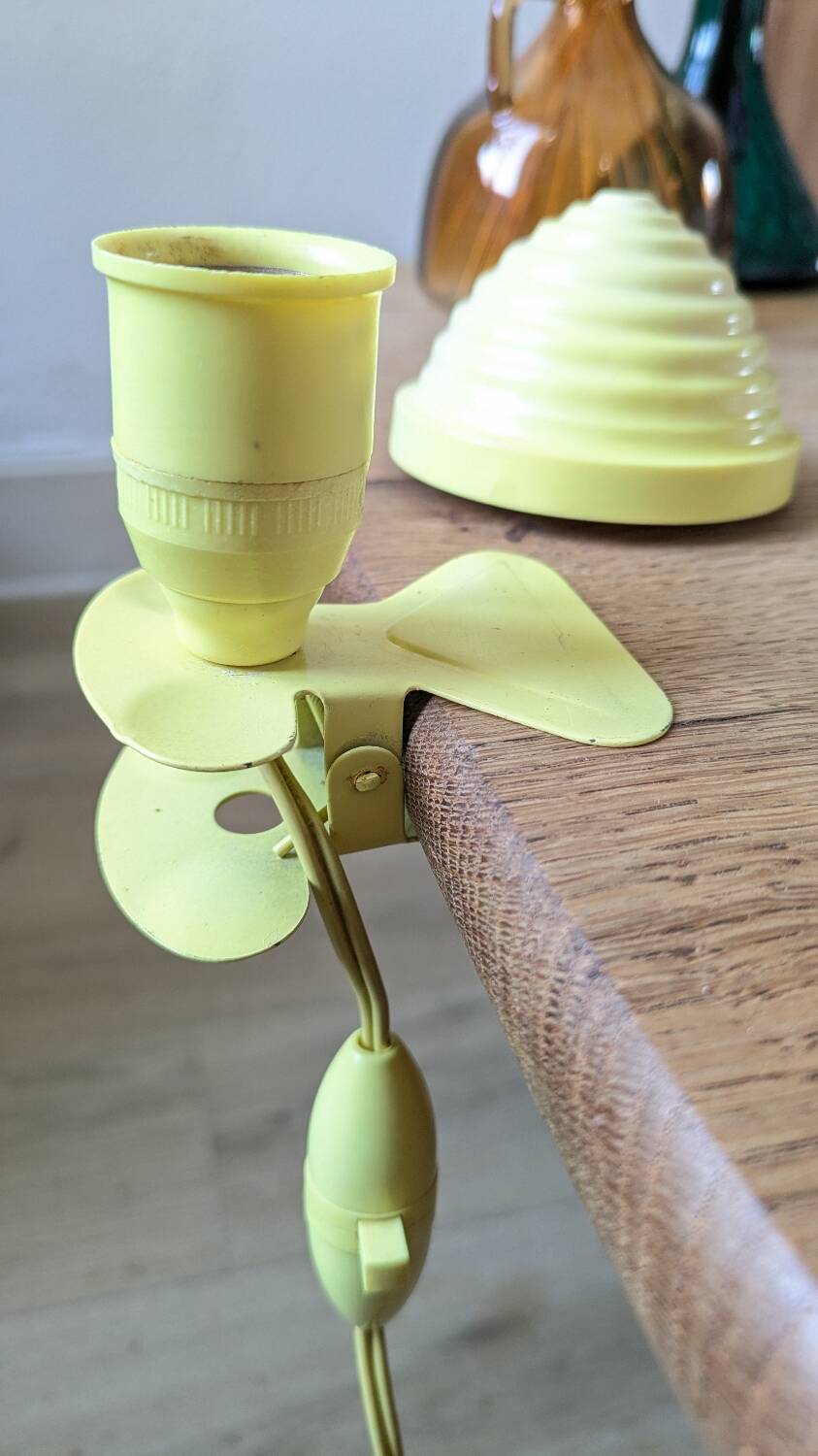 Mushroom clip lamp