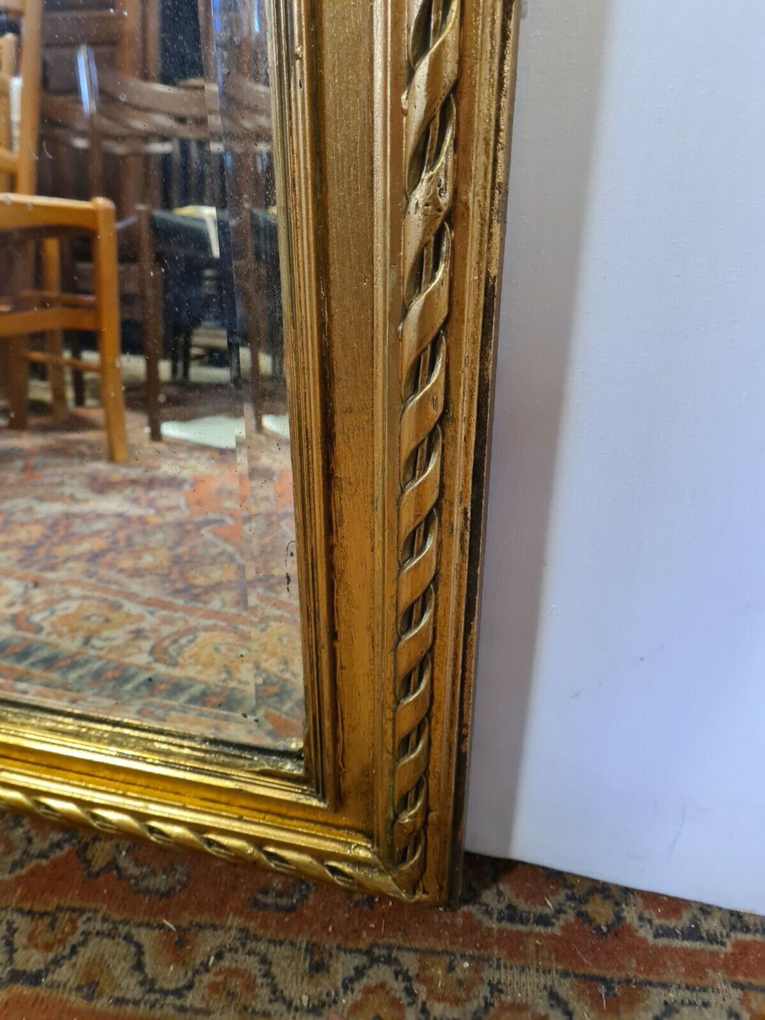 Miroir avec un ange en bois doré et stuc 166x61cm