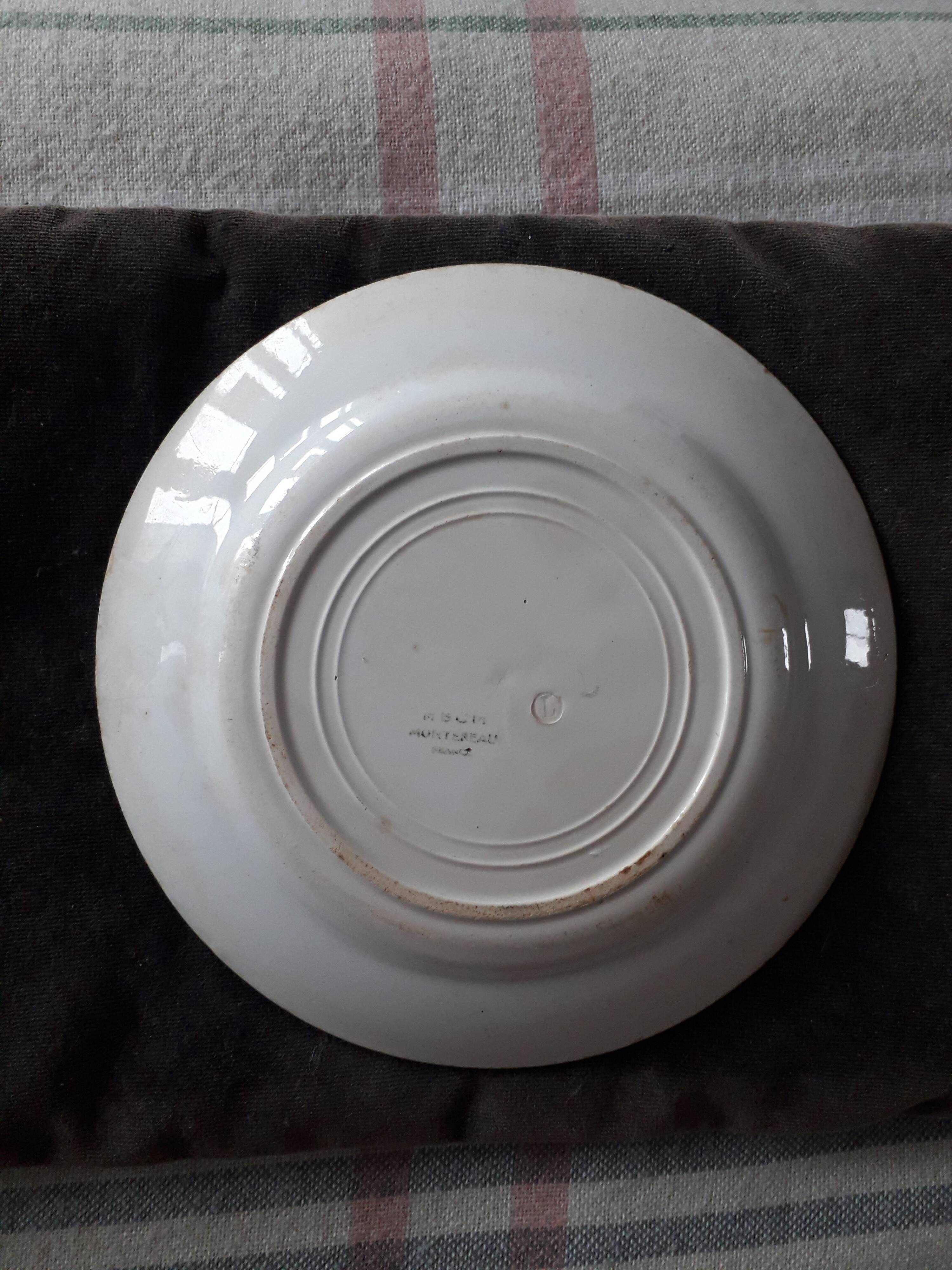 Assiette vintage signée Creil Montereau