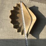 Shell-shaped soap dish in hard stone