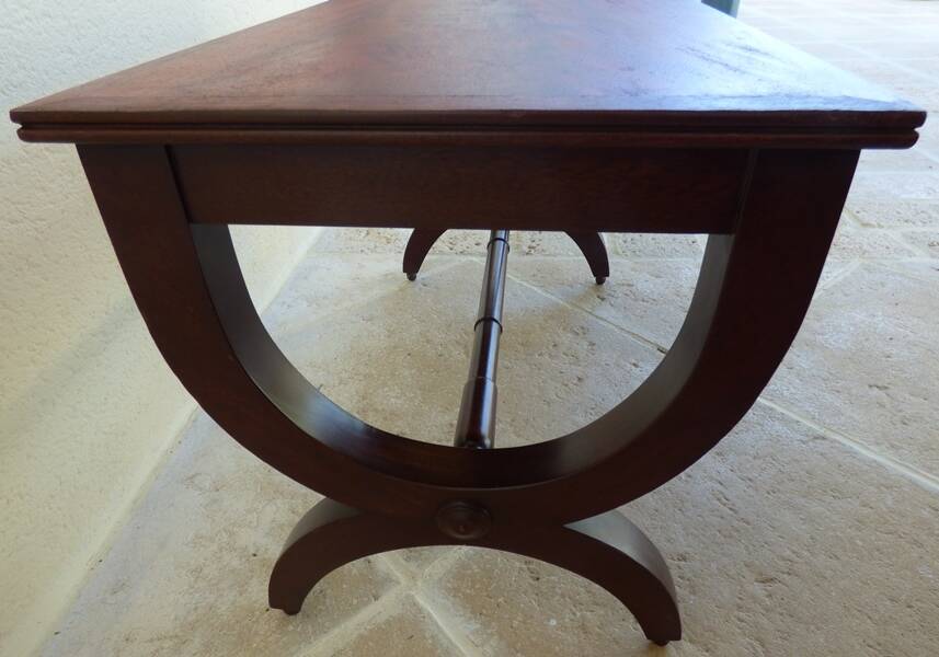 Restoration style coffee table in mahogany-colored wood / Very good condition
