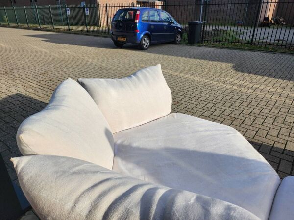 Edra - Canapé standard + pouf par Francesco Binfaré