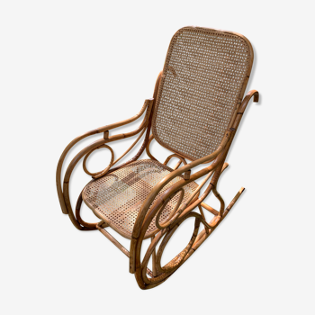 Rocking-chair vintage en rotin canné